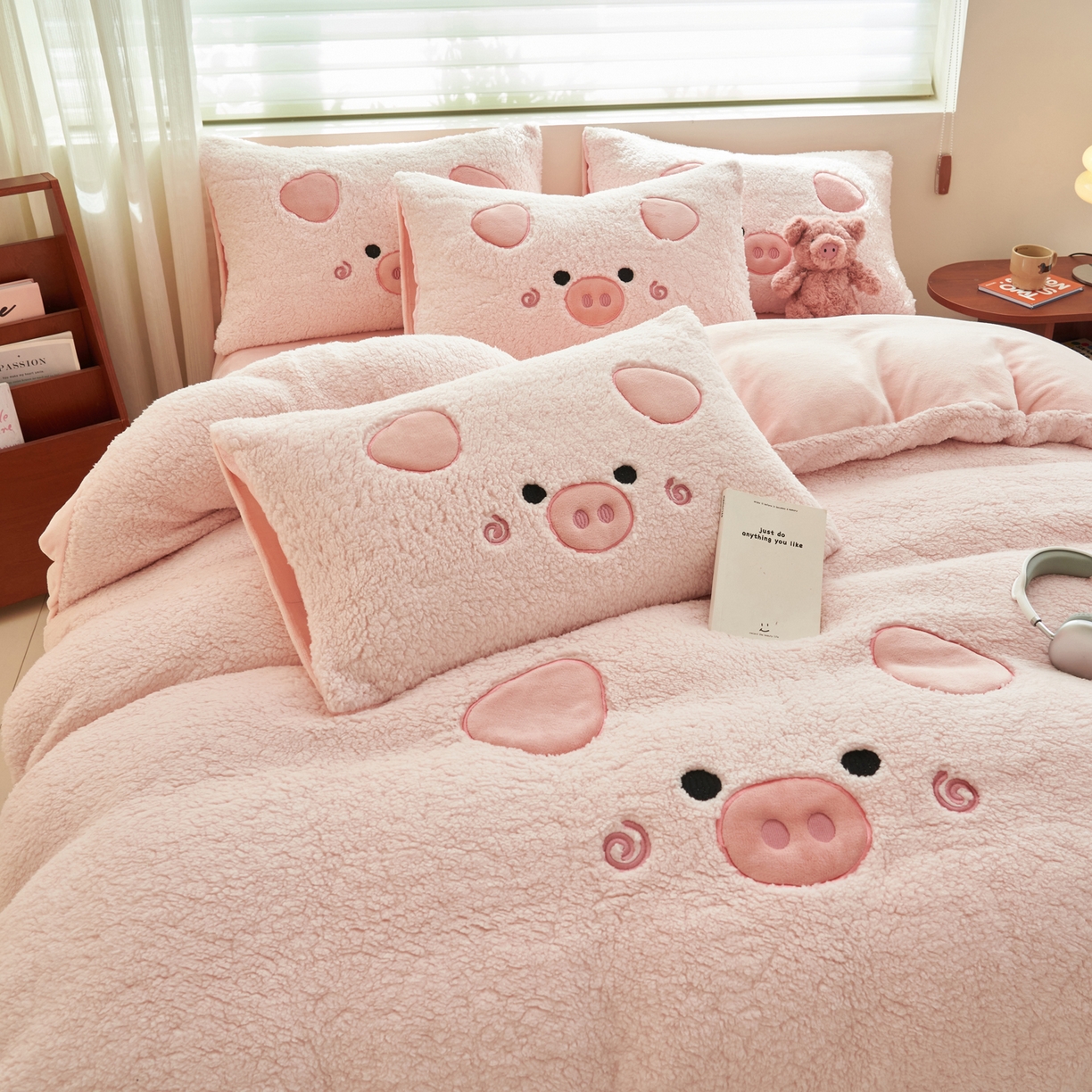 91家纺网 家纺一手货源 找家纺 晨曦家纺 2025贴布绣刺绣工艺羊羔绒牛奶绒四件套 粉佩奇