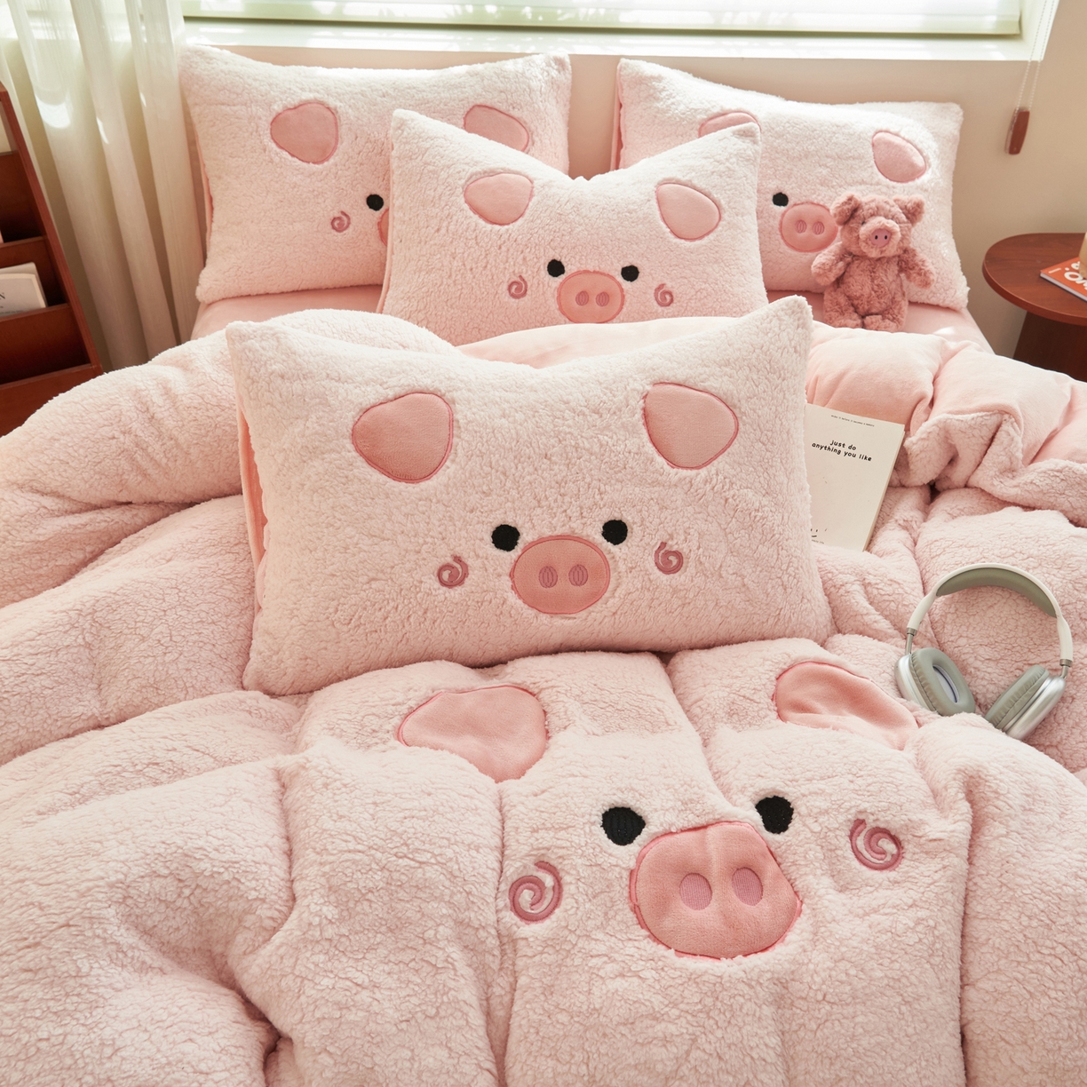 91家纺网 家纺一手货源 找家纺 晨曦家纺 2025贴布绣刺绣工艺羊羔绒牛奶绒四件套 粉佩奇