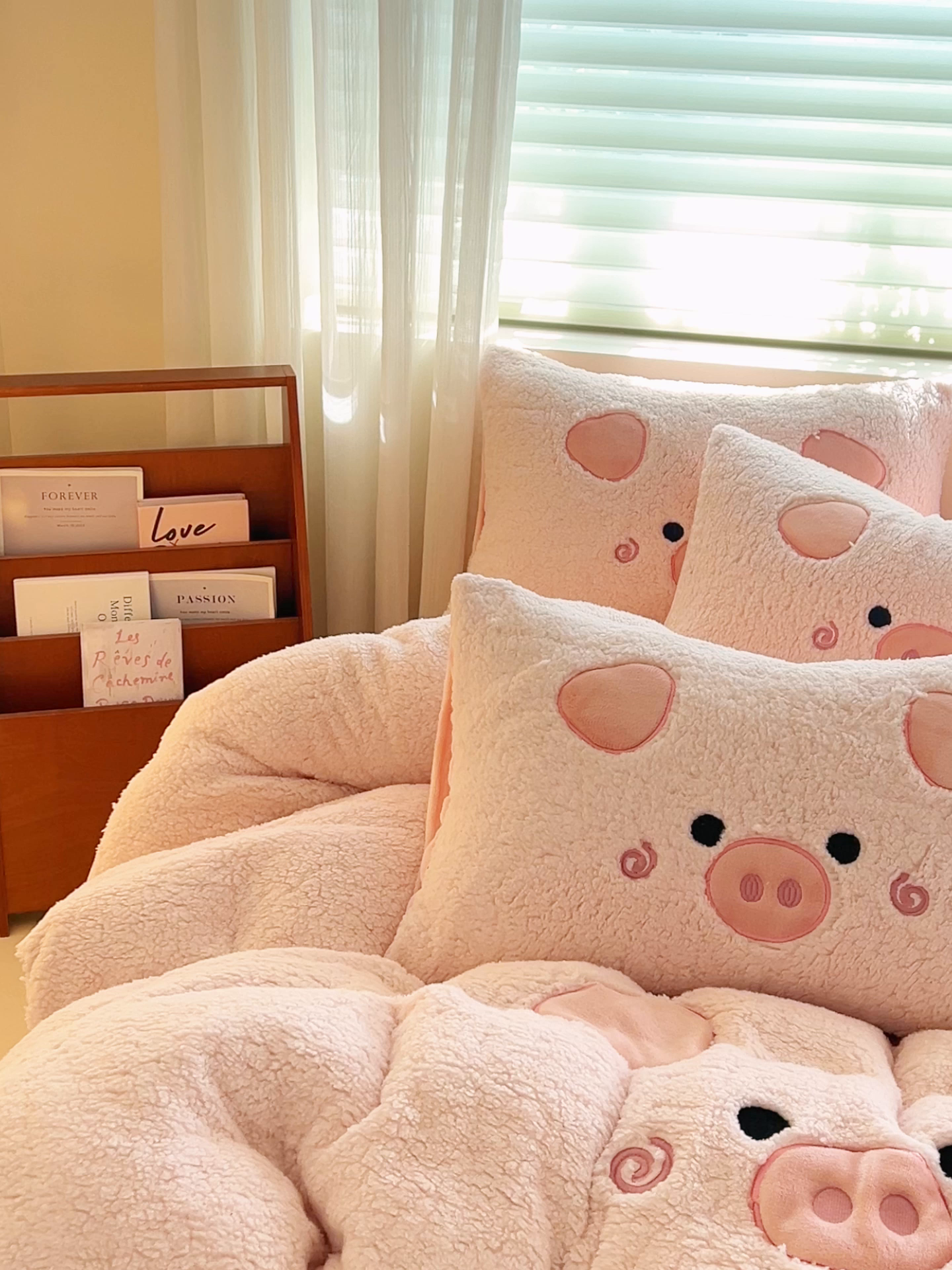 91家纺网 家纺一手货源 找家纺 晨曦家纺 2025贴布绣刺绣工艺羊羔绒牛奶绒四件套 粉佩奇