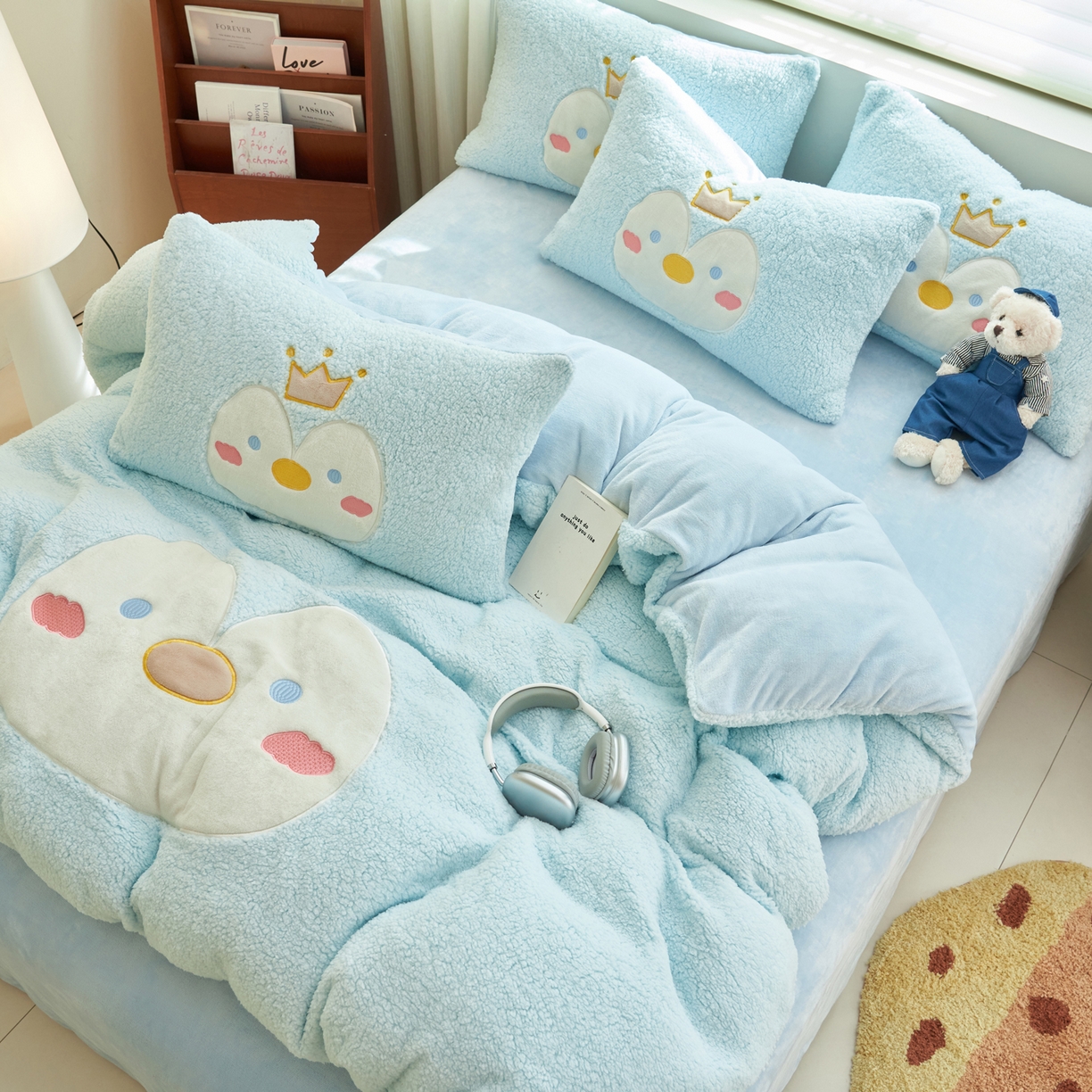 91家纺网 家纺一手货源 找家纺 晨曦家纺 2025贴布绣刺绣工艺羊羔绒牛奶绒四件套 可爱企鹅