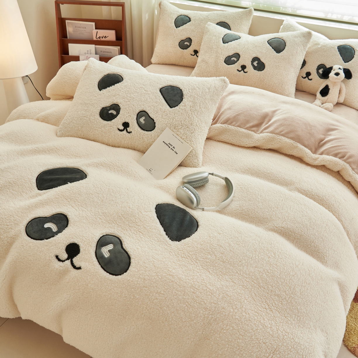 晨曦家纺 2025贴布绣刺绣工艺羊羔绒牛奶绒四件套 熊猫宝贝