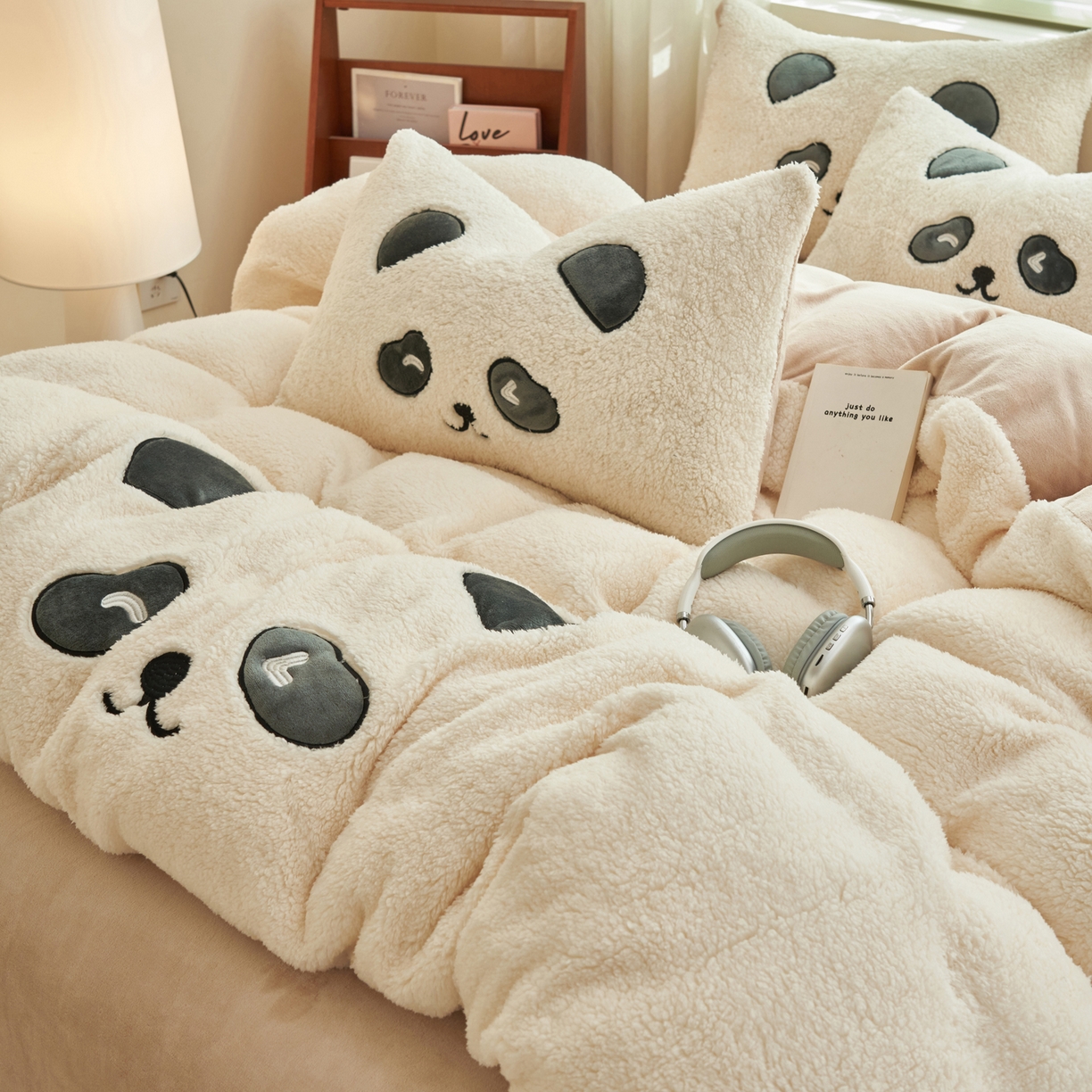 91家纺网 家纺一手货源 找家纺 晨曦家纺 2025贴布绣刺绣工艺羊羔绒牛奶绒四件套 熊猫宝贝