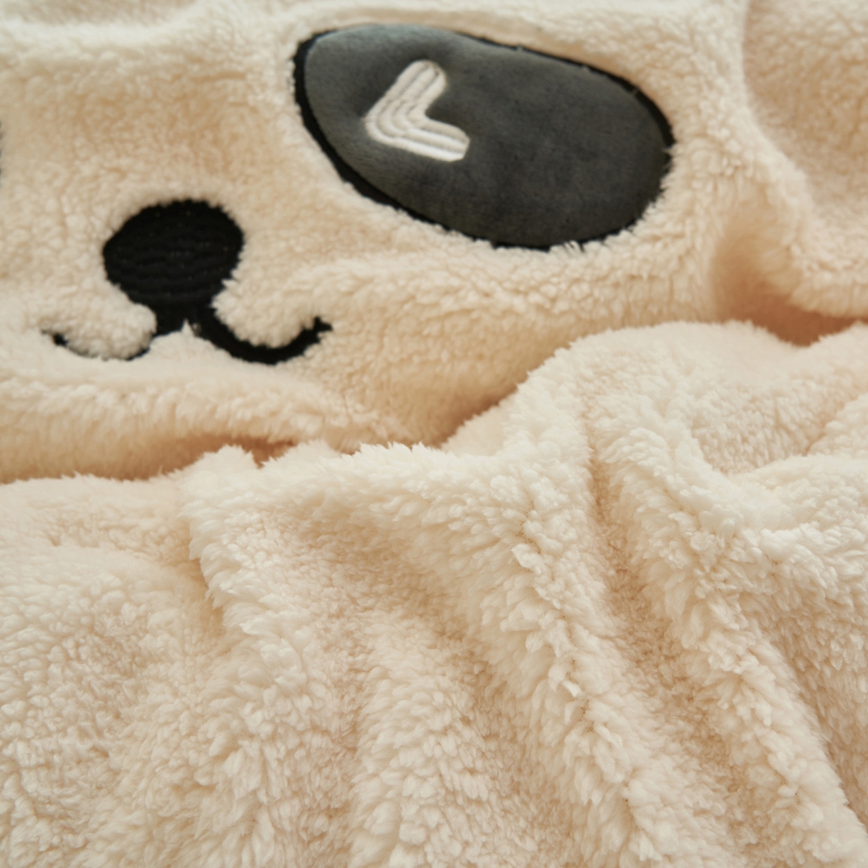 91家纺网 家纺一手货源 找家纺 晨曦家纺 2025贴布绣刺绣工艺羊羔绒牛奶绒四件套 熊猫宝贝