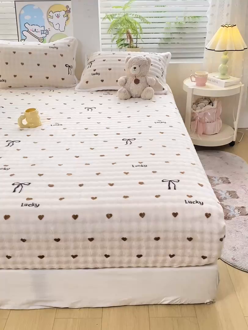 91家纺网 家纺一手货源 找家纺 眠势力 2025新款暖绒泡泡床笠单件冬季保暖床罩牛奶绒床垫保护套 爱心咖【暖绒泡泡床笠】