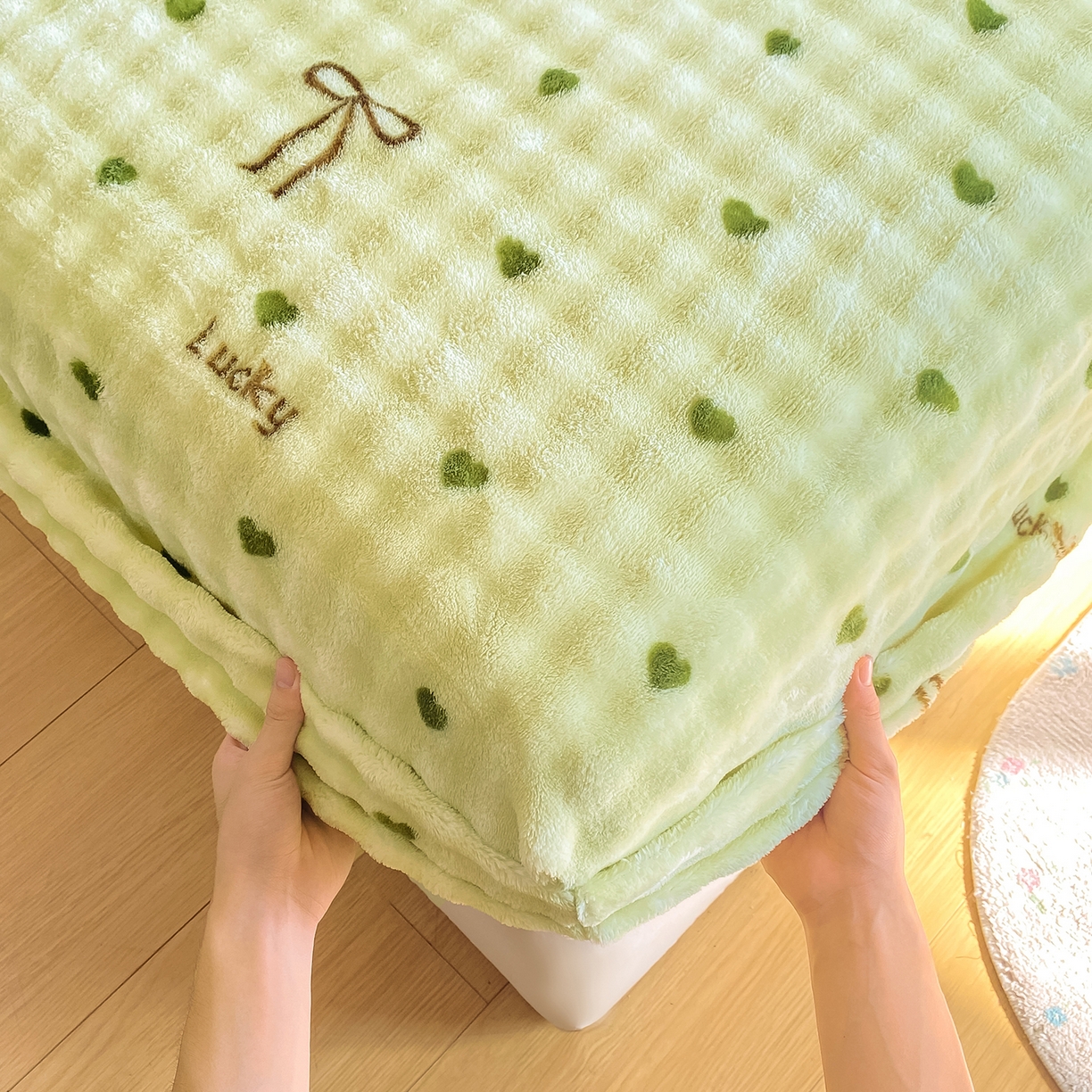91家纺网 家纺一手货源 找家纺 眠势力 2025新款暖绒泡泡床笠单件冬季保暖床罩牛奶绒床垫保护套 爱心绿【暖绒泡泡床笠】