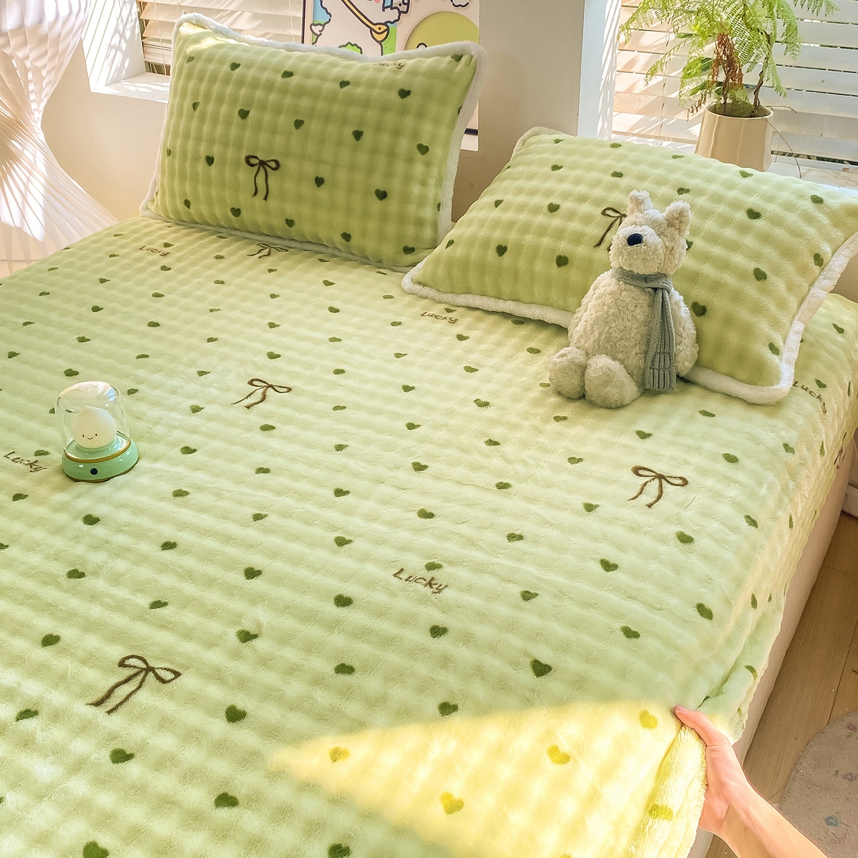 91家纺网 家纺一手货源 找家纺 眠势力 2025新款暖绒泡泡床笠单件冬季保暖床罩牛奶绒床垫保护套 爱心绿【暖绒泡泡床笠】