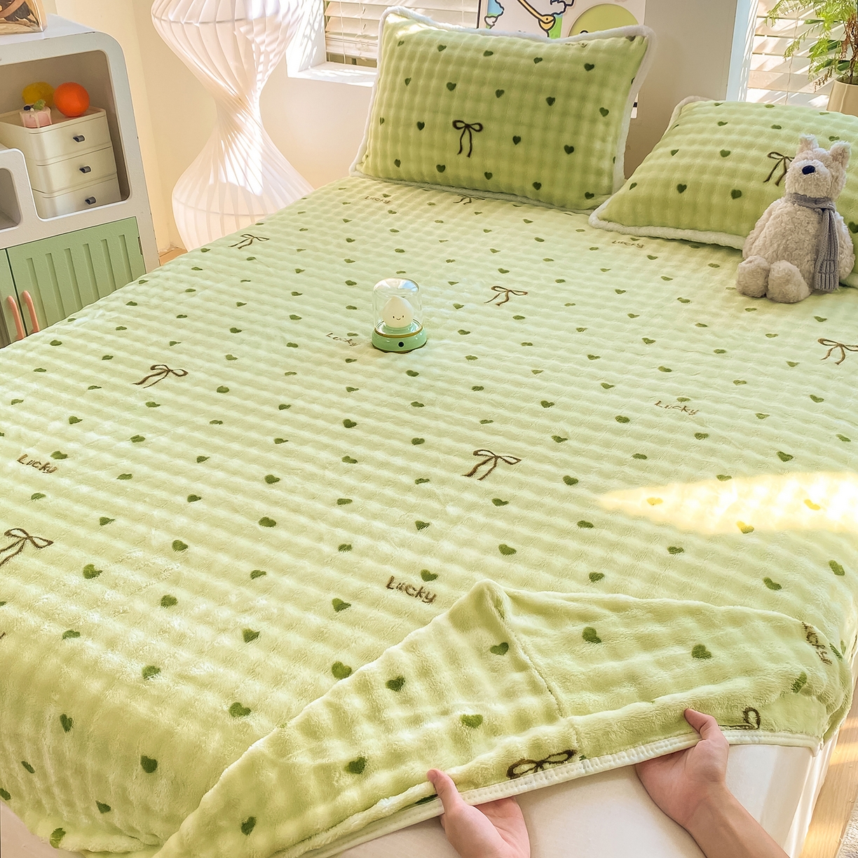91家纺网 家纺一手货源 找家纺 眠势力 2025新款暖绒泡泡床笠单件冬季保暖床罩牛奶绒床垫保护套 爱心绿【暖绒泡泡床笠】
