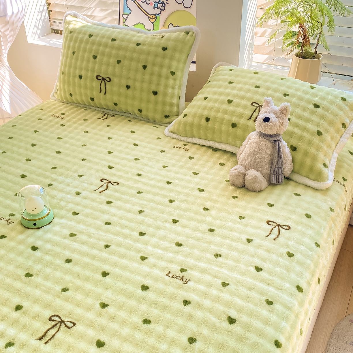 91家纺网 家纺一手货源 找家纺 眠势力 2025新款暖绒泡泡床笠单件冬季保暖床罩牛奶绒床垫保护套 爱心绿【暖绒泡泡床笠】