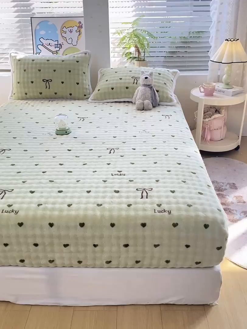 91家纺网 家纺一手货源 找家纺 眠势力 2025新款暖绒泡泡床笠单件冬季保暖床罩牛奶绒床垫保护套 爱心绿【暖绒泡泡床笠】