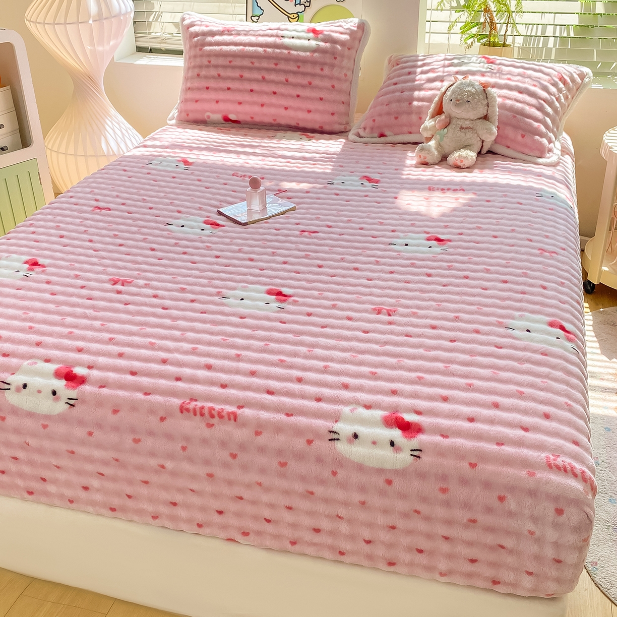 91家纺网 家纺一手货源 找家纺 眠势力 2025新款暖绒泡泡床笠单件冬季保暖床罩牛奶绒床垫保护套 爱心KT【暖绒泡泡床笠】