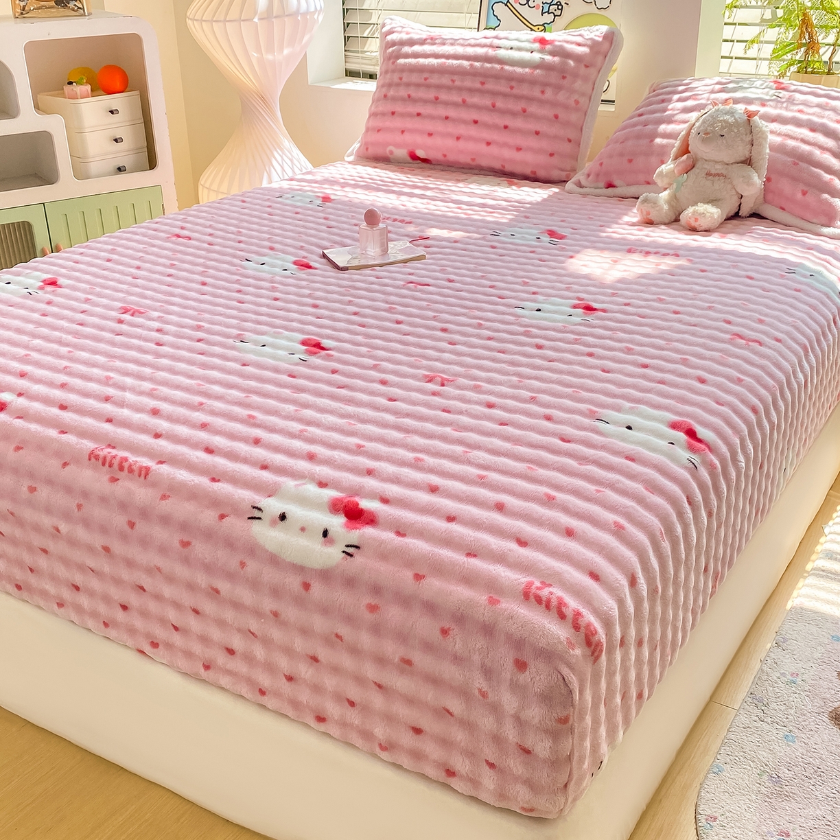 91家纺网 家纺一手货源 找家纺 眠势力 2025新款暖绒泡泡床笠单件冬季保暖床罩牛奶绒床垫保护套 爱心KT【暖绒泡泡床笠】