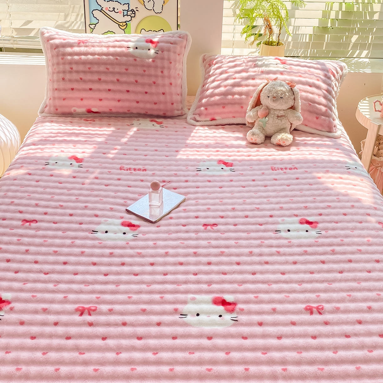 91家纺网 家纺一手货源 找家纺 眠势力 2025新款暖绒泡泡床笠单件冬季保暖床罩牛奶绒床垫保护套 爱心KT【暖绒泡泡床笠】