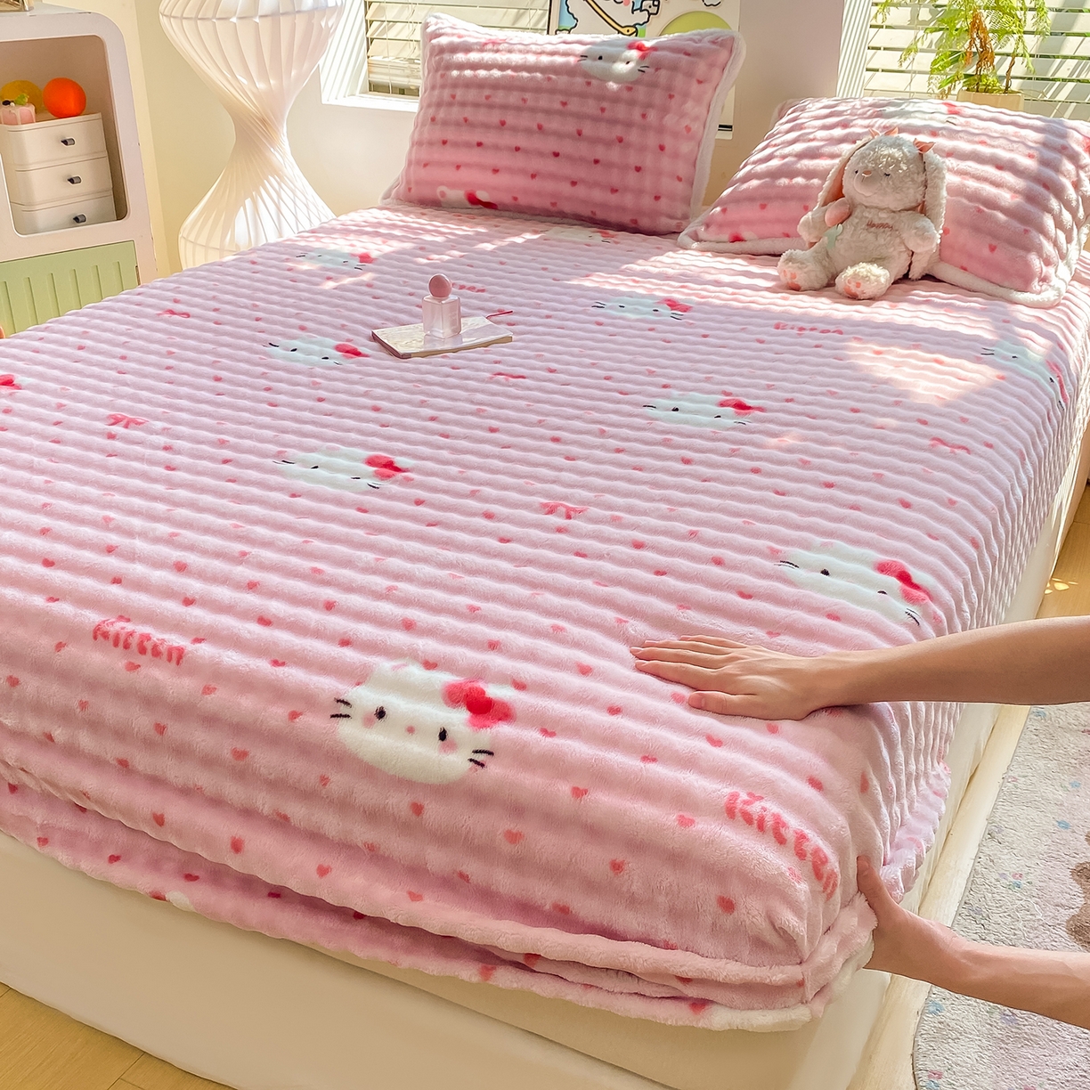 91家纺网 家纺一手货源 找家纺 眠势力 2025新款暖绒泡泡床笠单件冬季保暖床罩牛奶绒床垫保护套 爱心KT【暖绒泡泡床笠】