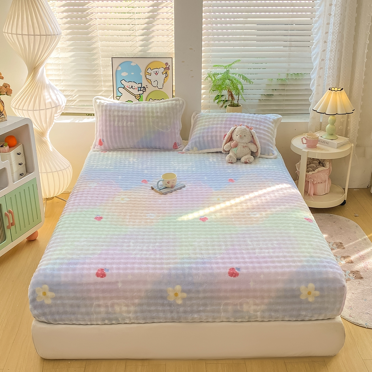 91家纺网 家纺一手货源 找家纺 眠势力 2025新款暖绒泡泡床笠单件冬季保暖床罩牛奶绒床垫保护套 草莓KT【暖绒泡泡床笠】