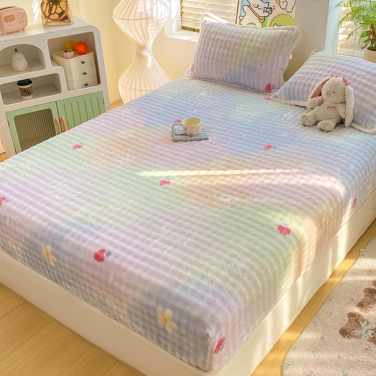 91家纺网 家纺一手货源 找家纺 眠势力 2025新款暖绒泡泡床笠单件冬季保暖床罩牛奶绒床垫保护套 草莓KT【暖绒泡泡床笠】