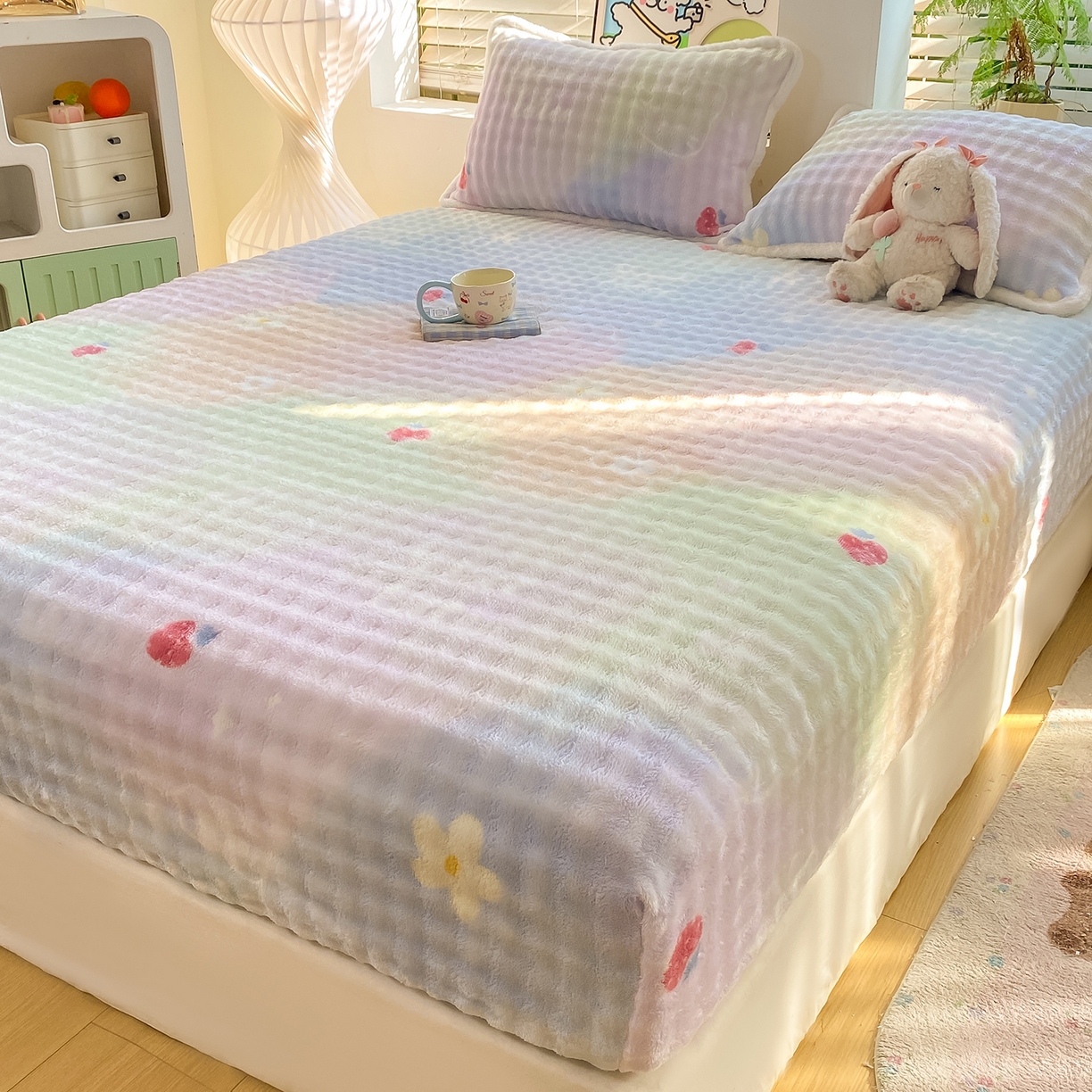 91家纺网 家纺一手货源 找家纺 眠势力 2025新款暖绒泡泡床笠单件冬季保暖床罩牛奶绒床垫保护套 草莓KT【暖绒泡泡床笠】