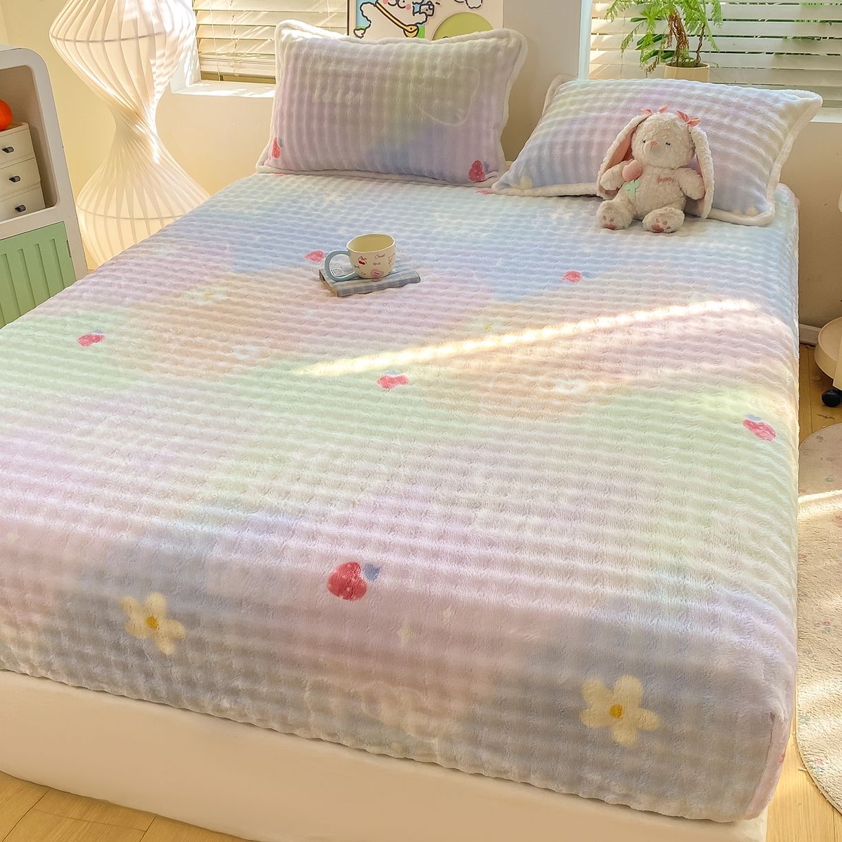 91家纺网 家纺一手货源 找家纺 眠势力 2025新款暖绒泡泡床笠单件冬季保暖床罩牛奶绒床垫保护套 草莓KT【暖绒泡泡床笠】