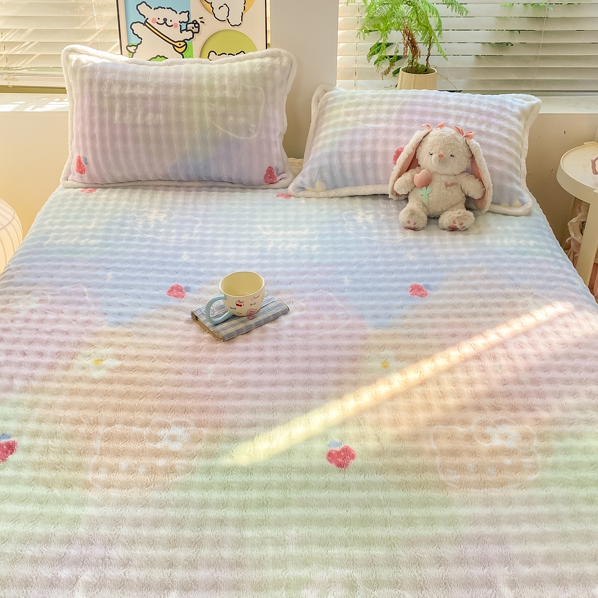 91家纺网 家纺一手货源 找家纺 眠势力 2025新款暖绒泡泡床笠单件冬季保暖床罩牛奶绒床垫保护套 草莓KT【暖绒泡泡床笠】