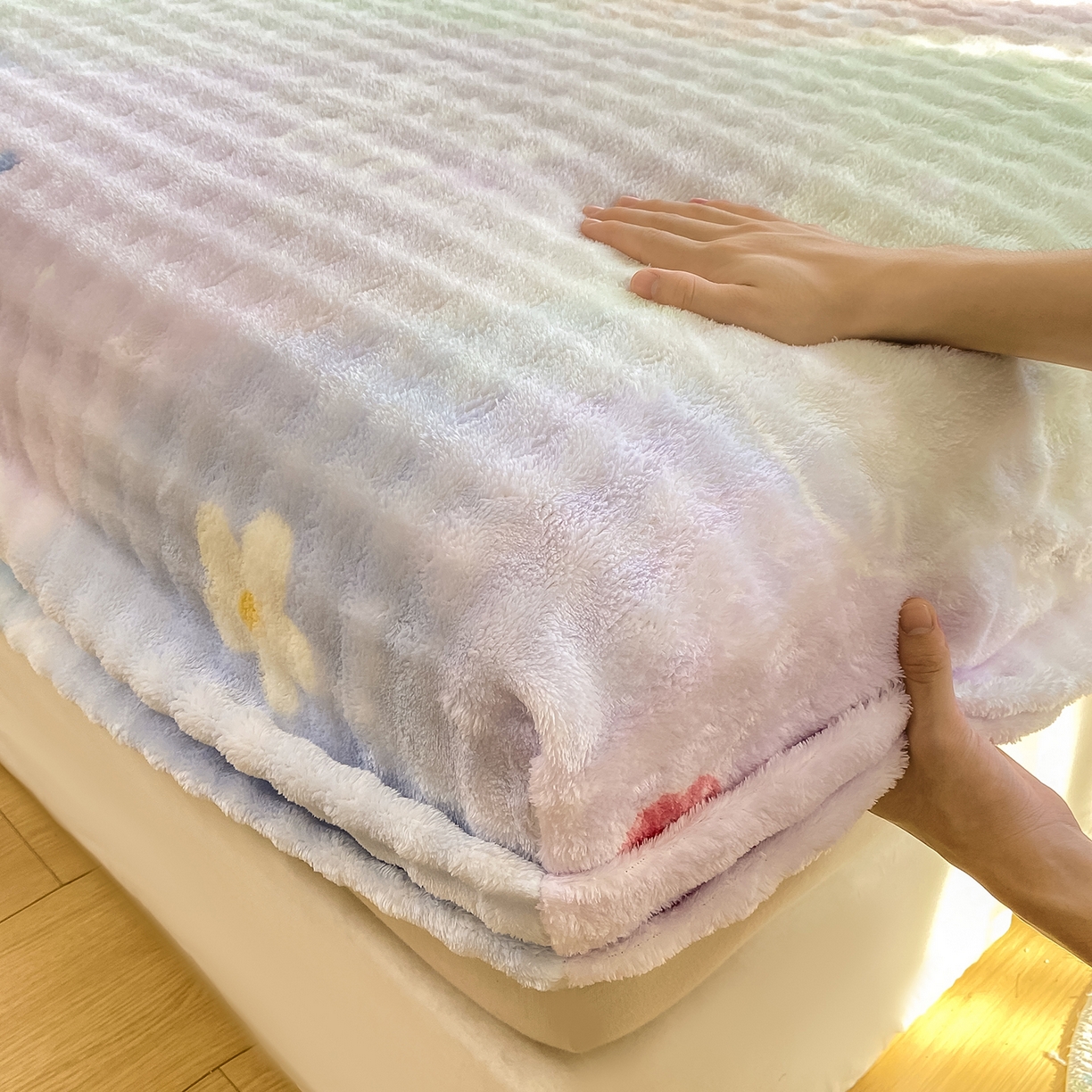 91家纺网 家纺一手货源 找家纺 眠势力 2025新款暖绒泡泡床笠单件冬季保暖床罩牛奶绒床垫保护套 草莓KT【暖绒泡泡床笠】