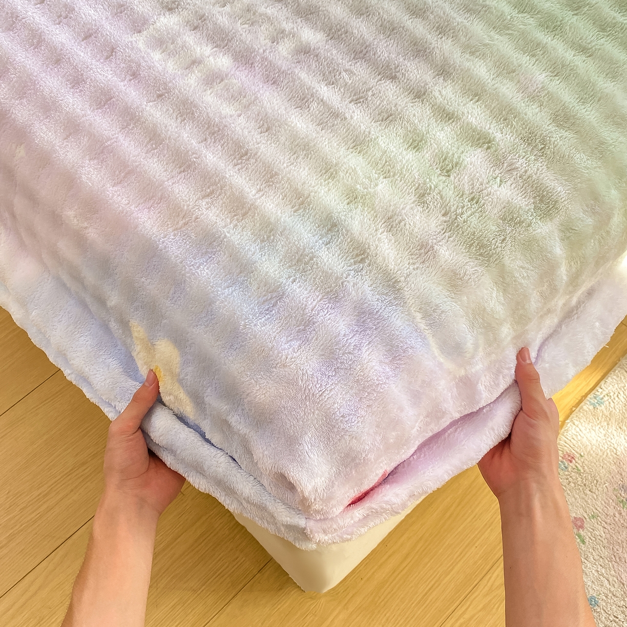 91家纺网 家纺一手货源 找家纺 眠势力 2025新款暖绒泡泡床笠单件冬季保暖床罩牛奶绒床垫保护套 草莓KT【暖绒泡泡床笠】