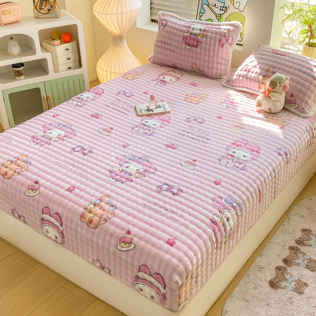 91家纺网 家纺一手货源 找家纺 眠势力 2025新款暖绒泡泡床笠单件冬季保暖床罩牛奶绒床垫保护套 蛋糕兔兔【暖绒泡泡床笠】