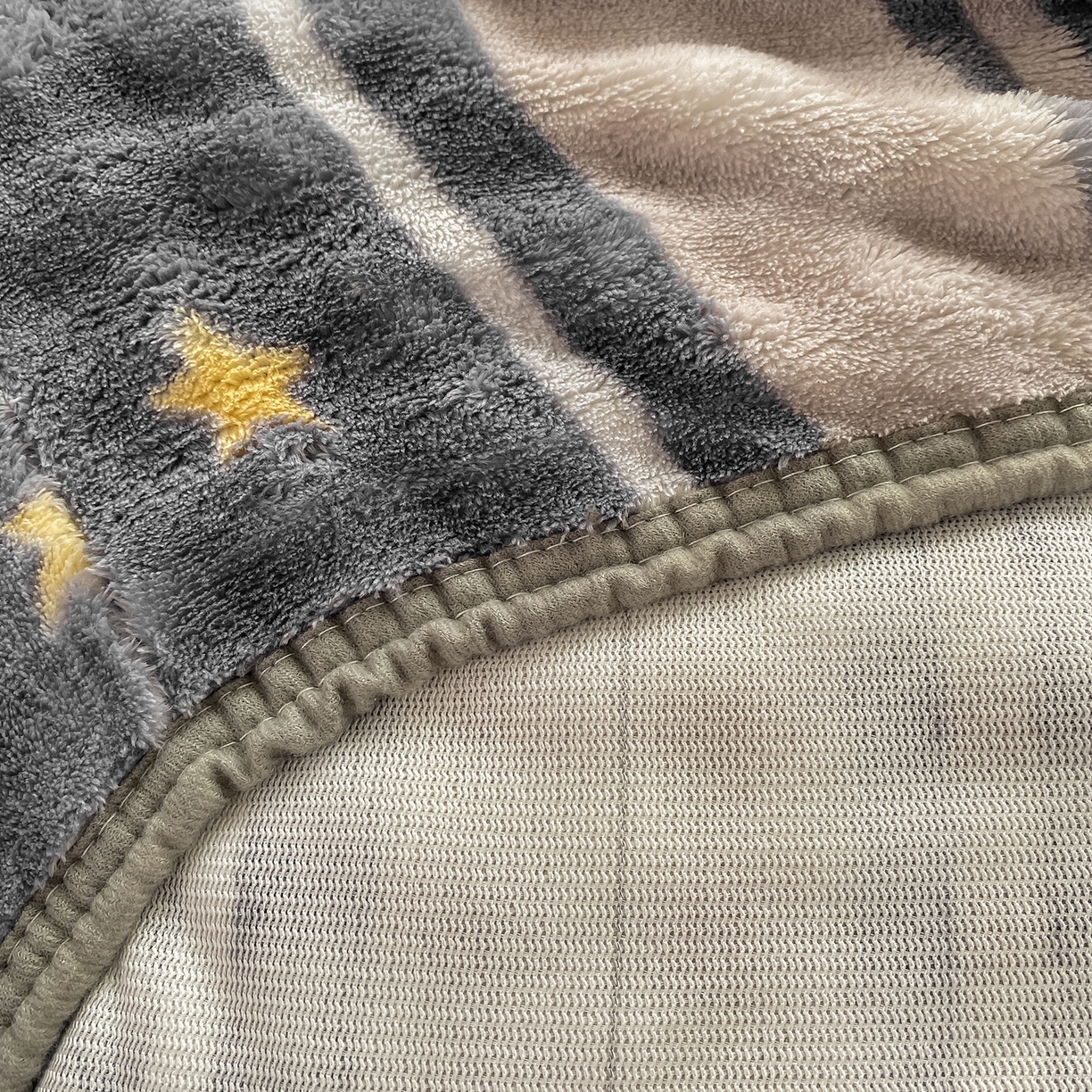 91家纺网 家纺一手货源 找家纺 眠势力 2025新款暖绒泡泡床笠单件冬季保暖床罩牛奶绒床垫保护套 繁星【暖绒泡泡床笠】