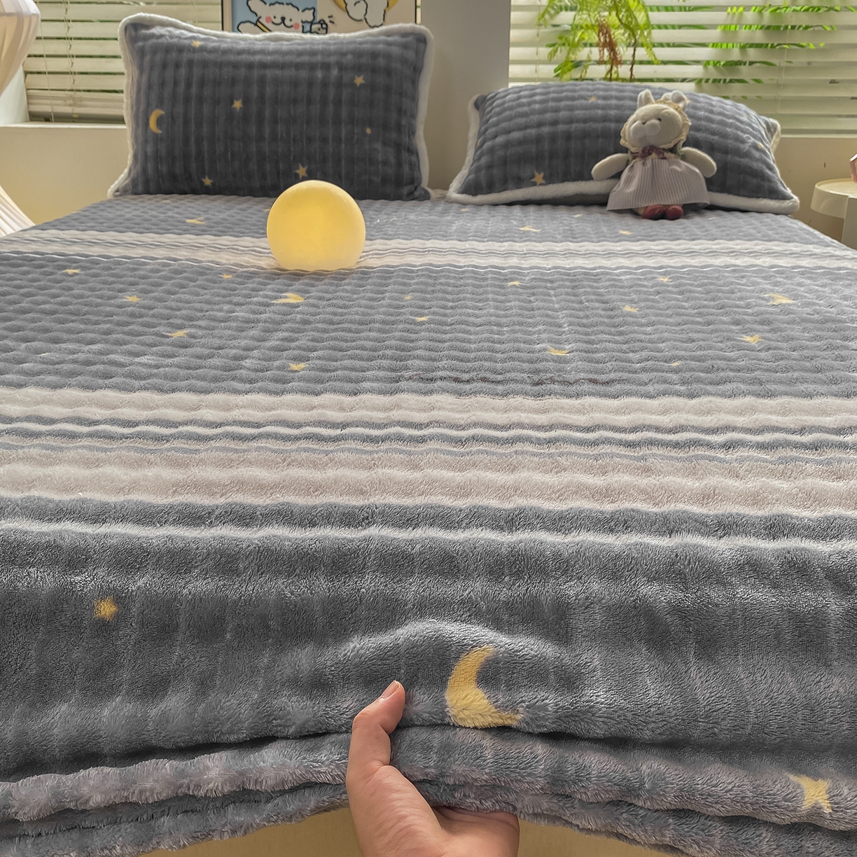 91家纺网 家纺一手货源 找家纺 眠势力 2025新款暖绒泡泡床笠单件冬季保暖床罩牛奶绒床垫保护套 繁星【暖绒泡泡床笠】