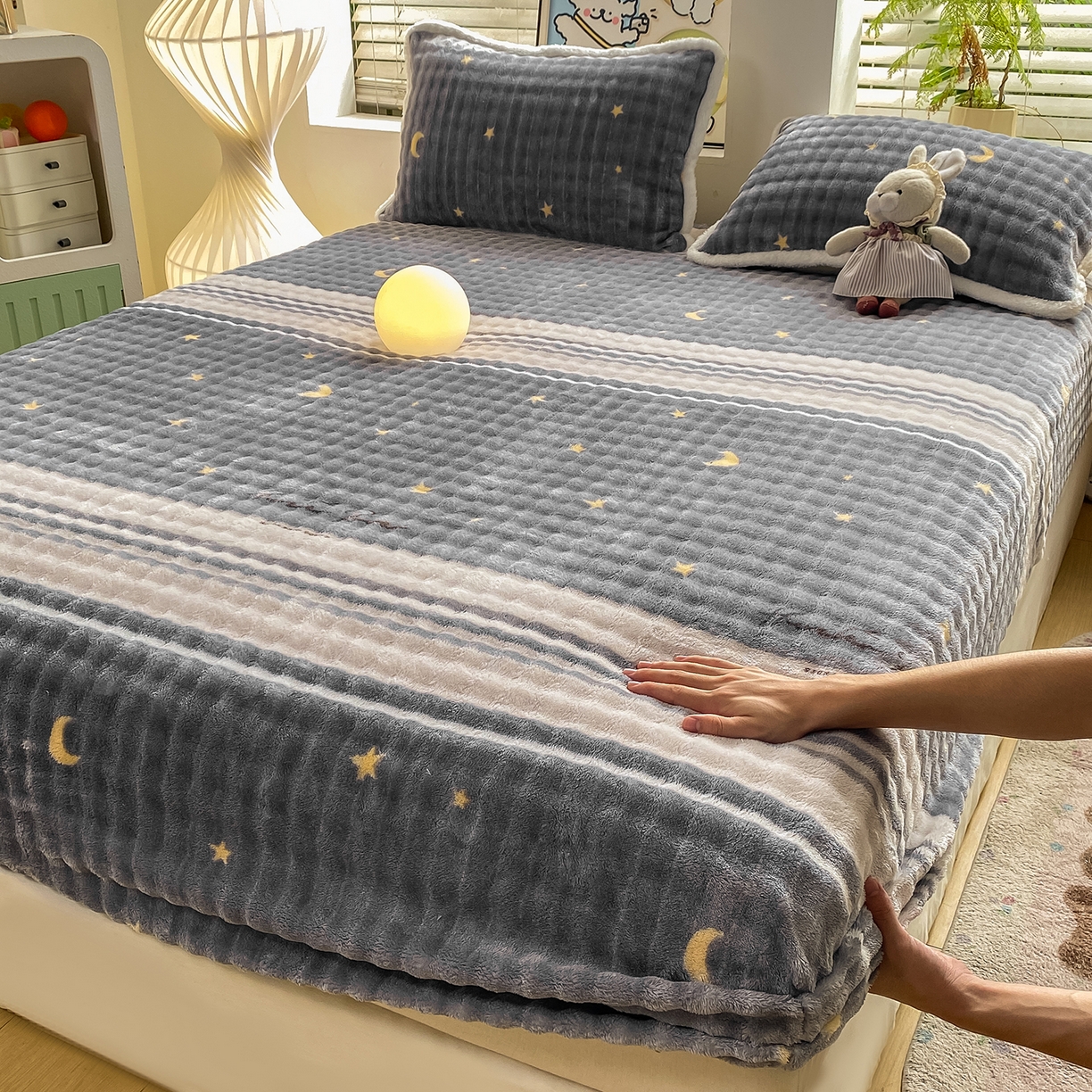 91家纺网 家纺一手货源 找家纺 眠势力 2025新款暖绒泡泡床笠单件冬季保暖床罩牛奶绒床垫保护套 繁星【暖绒泡泡床笠】