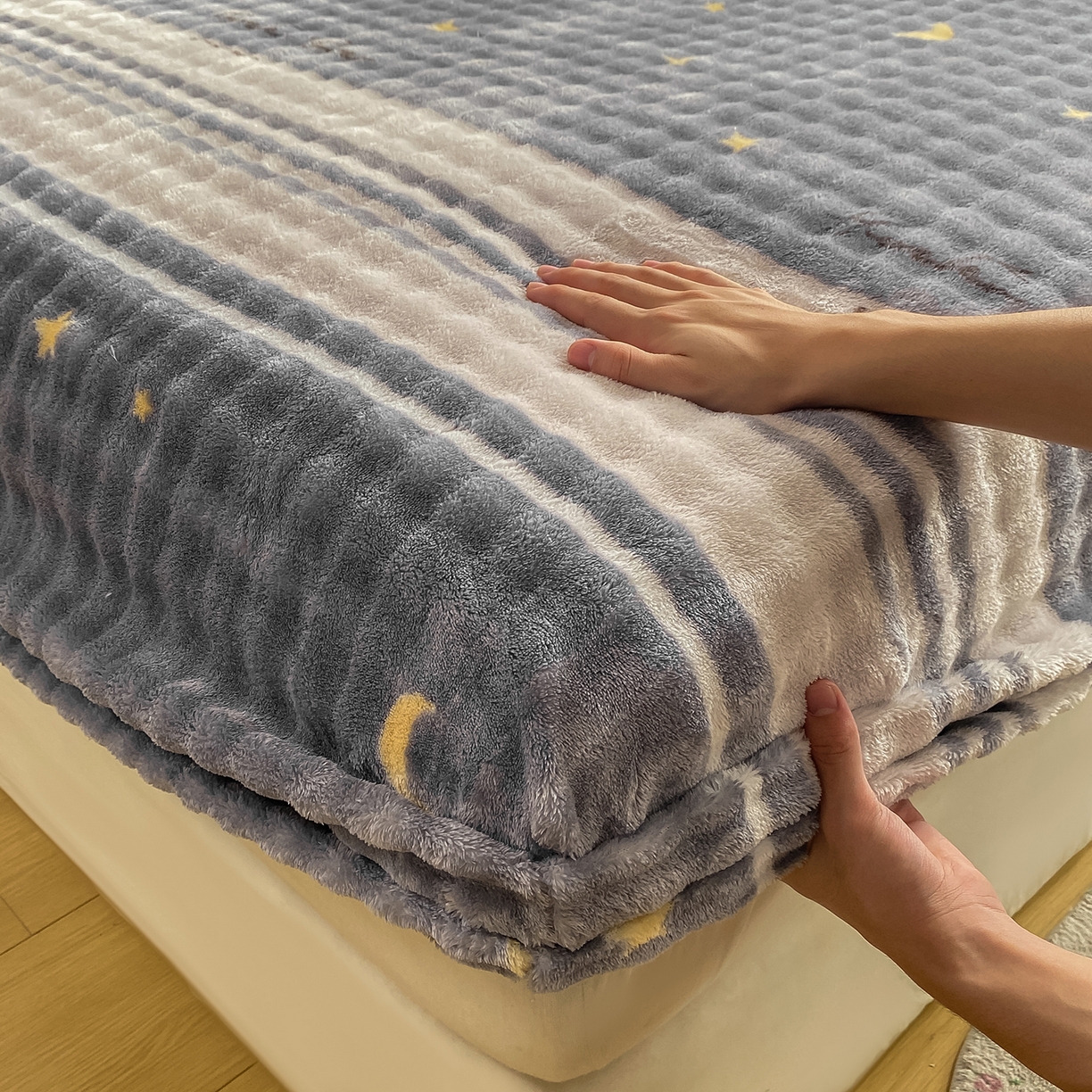 91家纺网 家纺一手货源 找家纺 眠势力 2025新款暖绒泡泡床笠单件冬季保暖床罩牛奶绒床垫保护套 繁星【暖绒泡泡床笠】