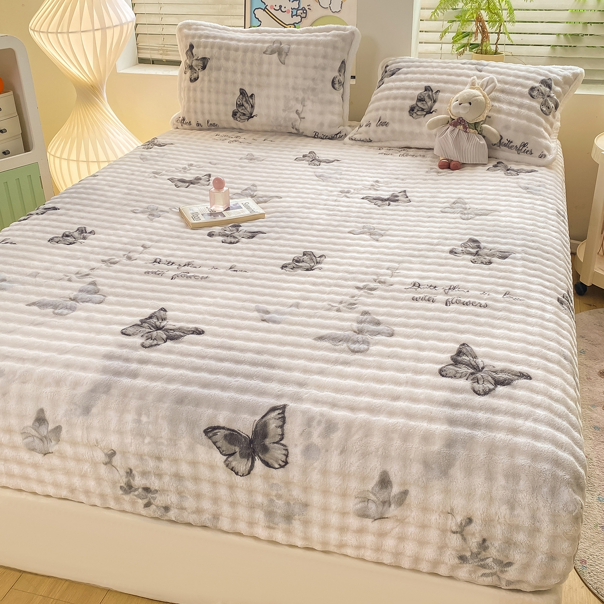 91家纺网 家纺一手货源 找家纺 眠势力 2025新款暖绒泡泡床笠单件冬季保暖床罩牛奶绒床垫保护套 蝴蝶梦境【暖绒泡泡床笠】