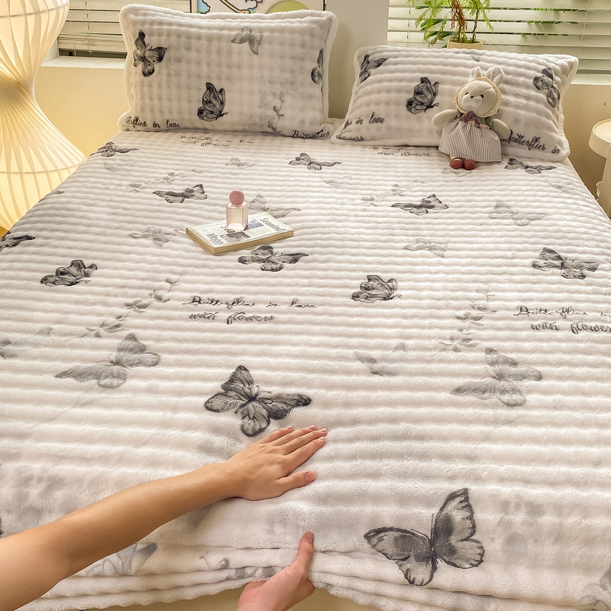 91家纺网 家纺一手货源 找家纺 眠势力 2025新款暖绒泡泡床笠单件冬季保暖床罩牛奶绒床垫保护套 蝴蝶梦境【暖绒泡泡床笠】