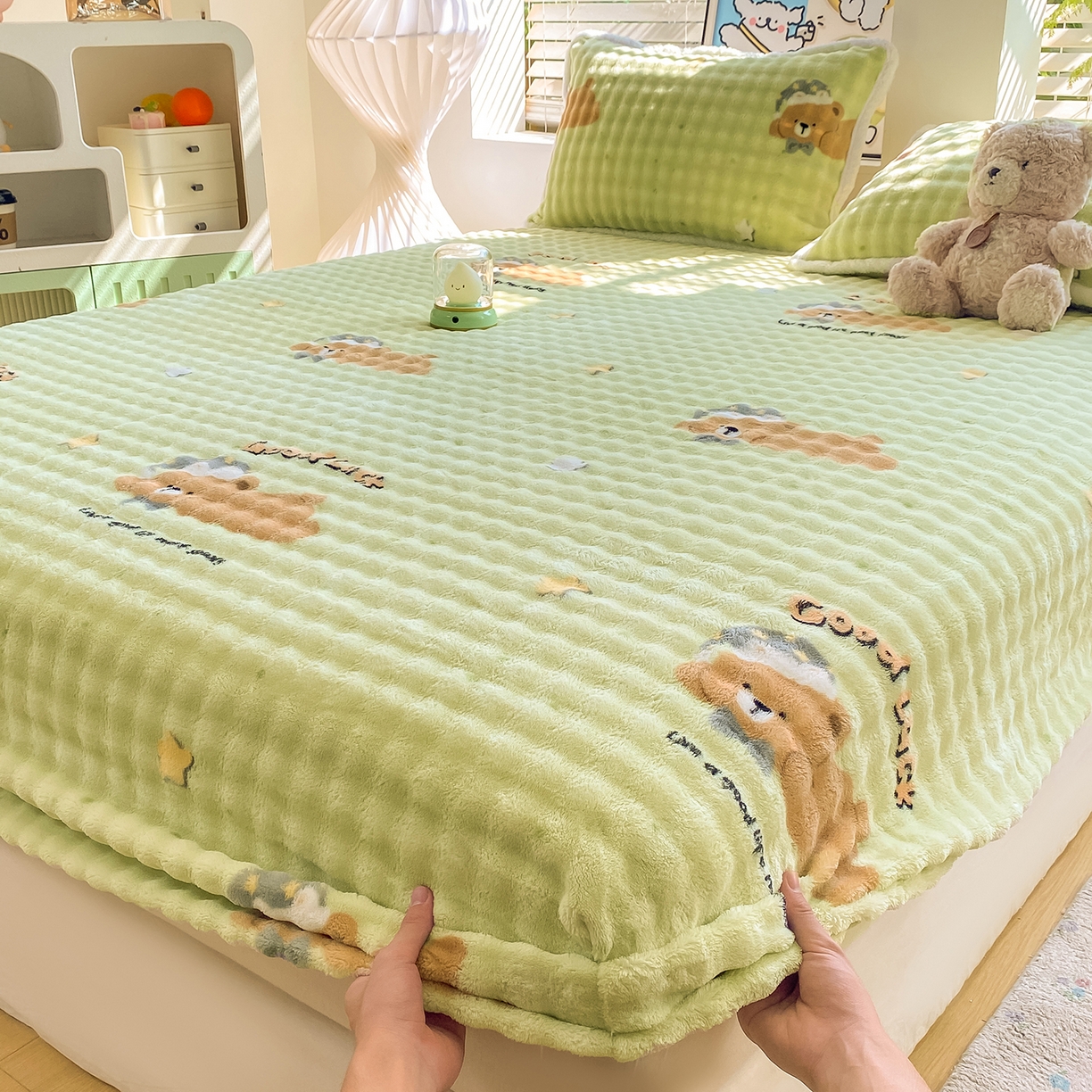 91家纺网 家纺一手货源 找家纺 眠势力 2025新款暖绒泡泡床笠单件冬季保暖床罩牛奶绒床垫保护套 帽子小熊【暖绒泡泡床笠】