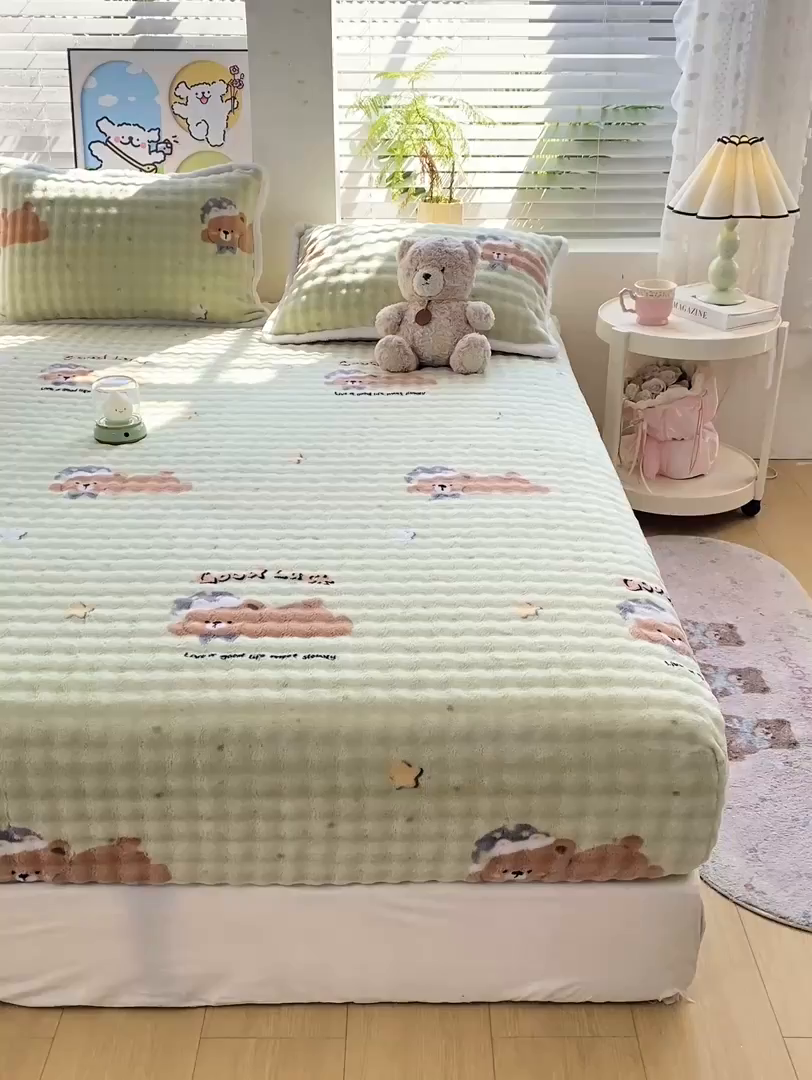 91家纺网 家纺一手货源 找家纺 眠势力 2025新款暖绒泡泡床笠单件冬季保暖床罩牛奶绒床垫保护套 帽子小熊【暖绒泡泡床笠】