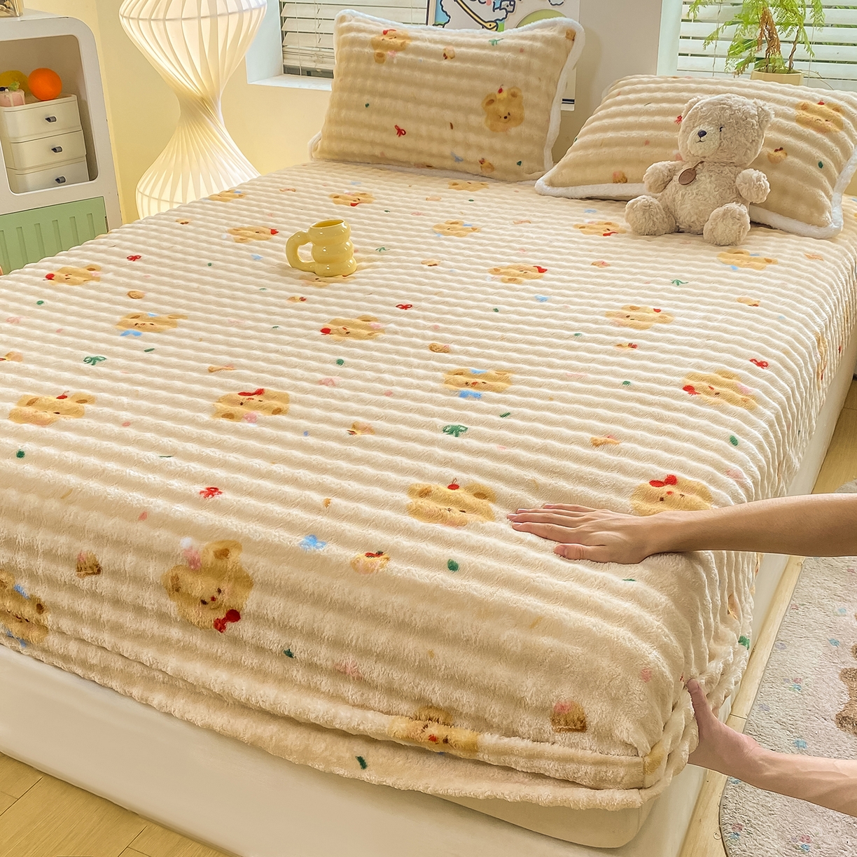 91家纺网 家纺一手货源 找家纺 眠势力 2025新款暖绒泡泡床笠单件冬季保暖床罩牛奶绒床垫保护套 奶油小熊【暖绒泡泡床笠】
