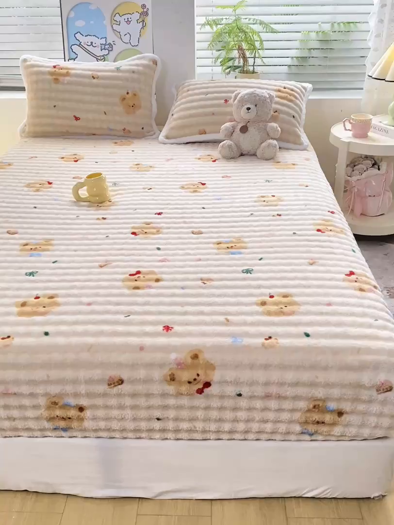 91家纺网 家纺一手货源 找家纺 眠势力 2025新款暖绒泡泡床笠单件冬季保暖床罩牛奶绒床垫保护套 奶油小熊【暖绒泡泡床笠】