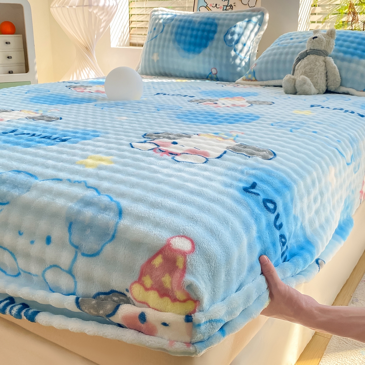 91家纺网 家纺一手货源 找家纺 眠势力 2025新款暖绒泡泡床笠单件冬季保暖床罩牛奶绒床垫保护套 趴趴狗【暖绒泡泡床笠】