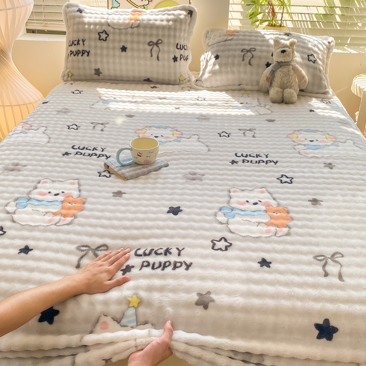 91家纺网 家纺一手货源 找家纺 眠势力 2025新款暖绒泡泡床笠单件冬季保暖床罩牛奶绒床垫保护套 星星猫咪【暖绒泡泡床笠】