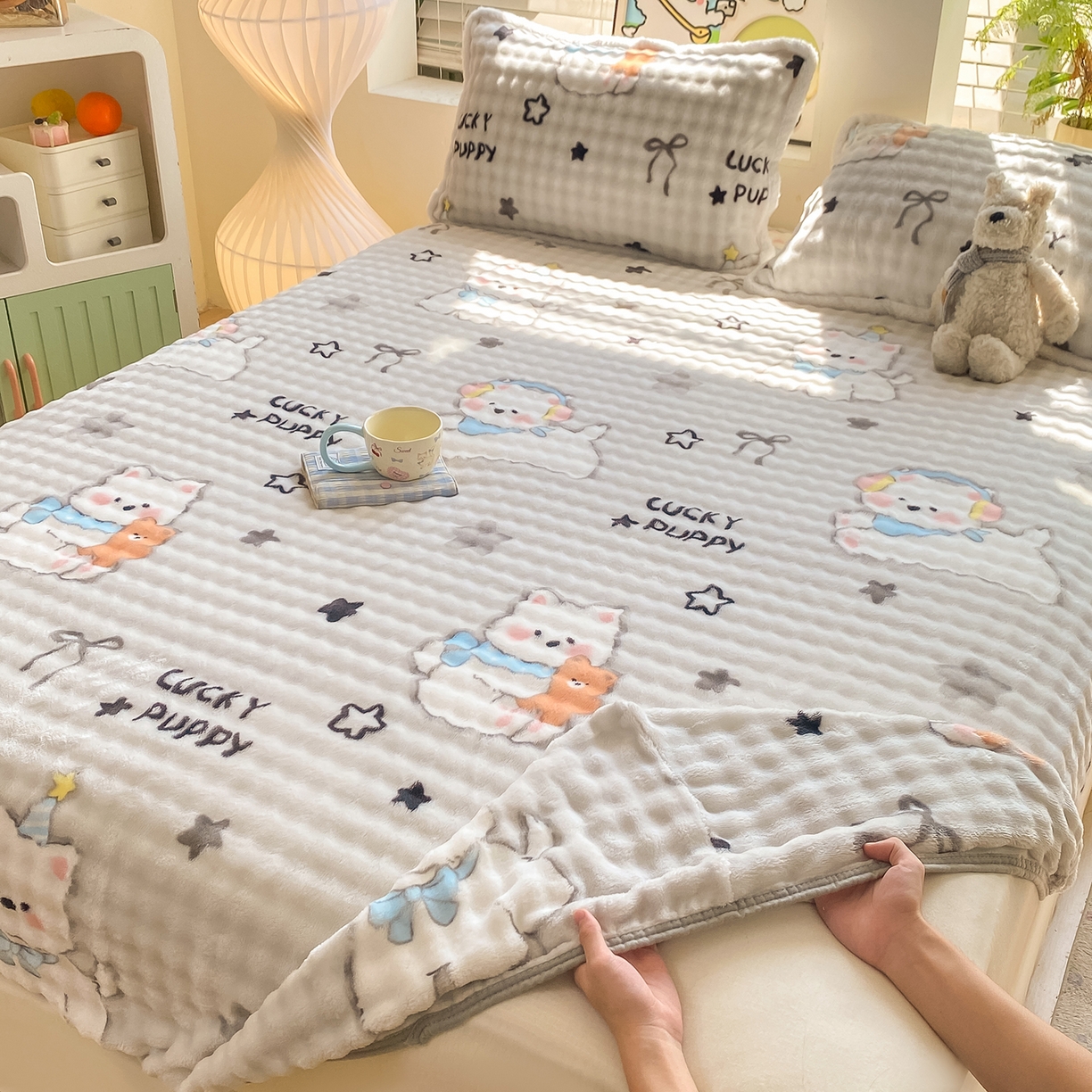 91家纺网 家纺一手货源 找家纺 眠势力 2025新款暖绒泡泡床笠单件冬季保暖床罩牛奶绒床垫保护套 星星猫咪【暖绒泡泡床笠】