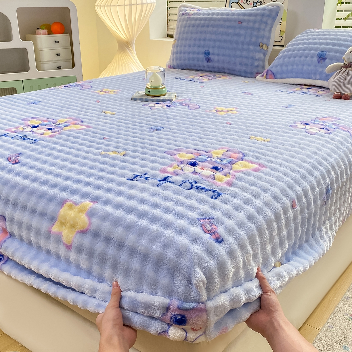 91家纺网 家纺一手货源 找家纺 眠势力 2025新款暖绒泡泡床笠单件冬季保暖床罩牛奶绒床垫保护套 星星梦露【暖绒泡泡床笠】