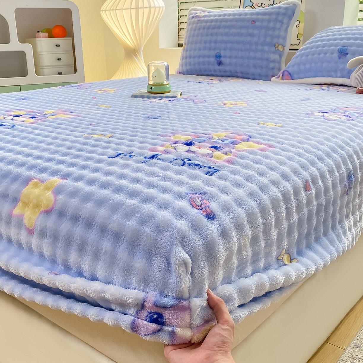 91家纺网 家纺一手货源 找家纺 眠势力 2025新款暖绒泡泡床笠单件冬季保暖床罩牛奶绒床垫保护套 星星梦露【暖绒泡泡床笠】