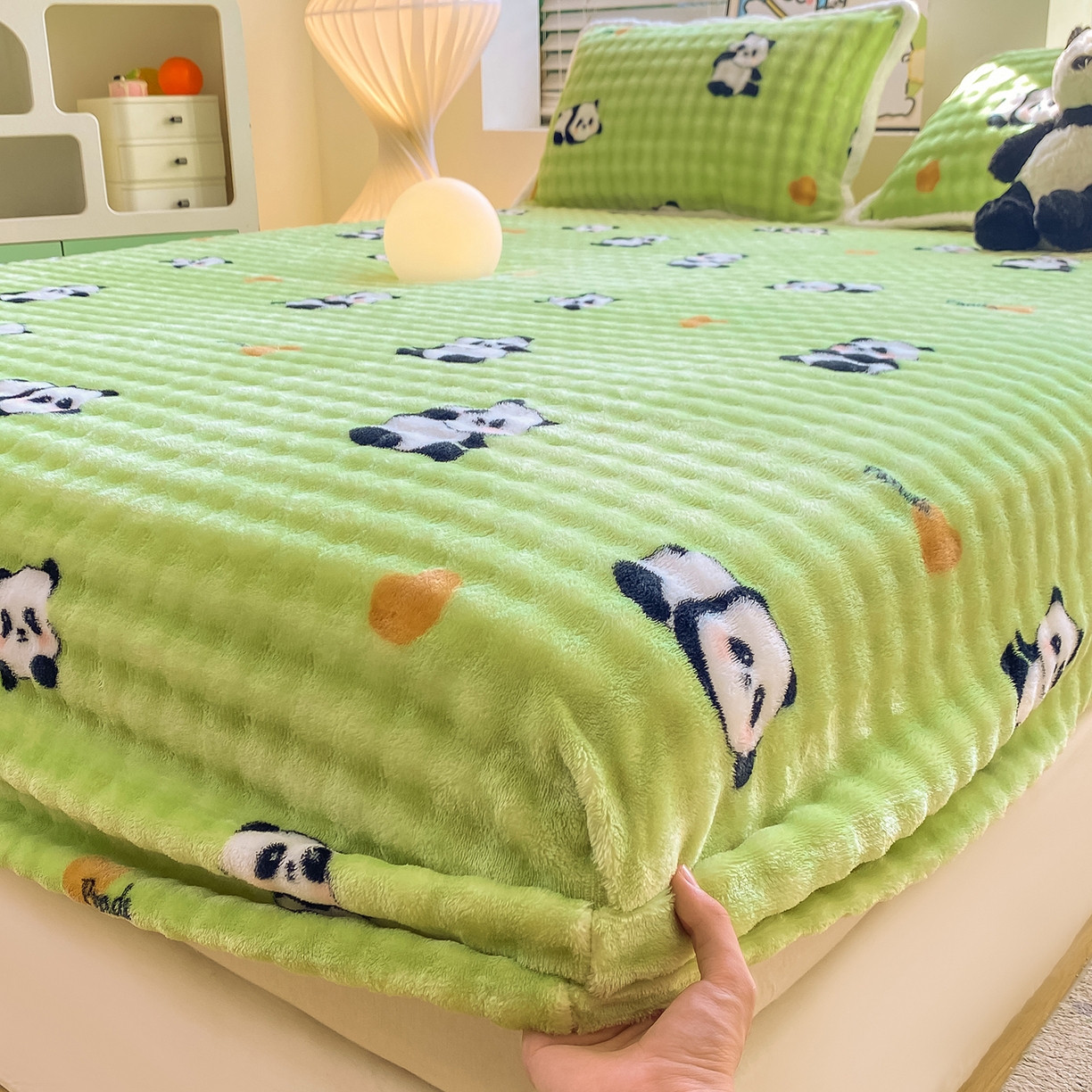 91家纺网 家纺一手货源 找家纺 眠势力 2025新款暖绒泡泡床笠单件冬季保暖床罩牛奶绒床垫保护套 熊猫【暖绒泡泡床笠】