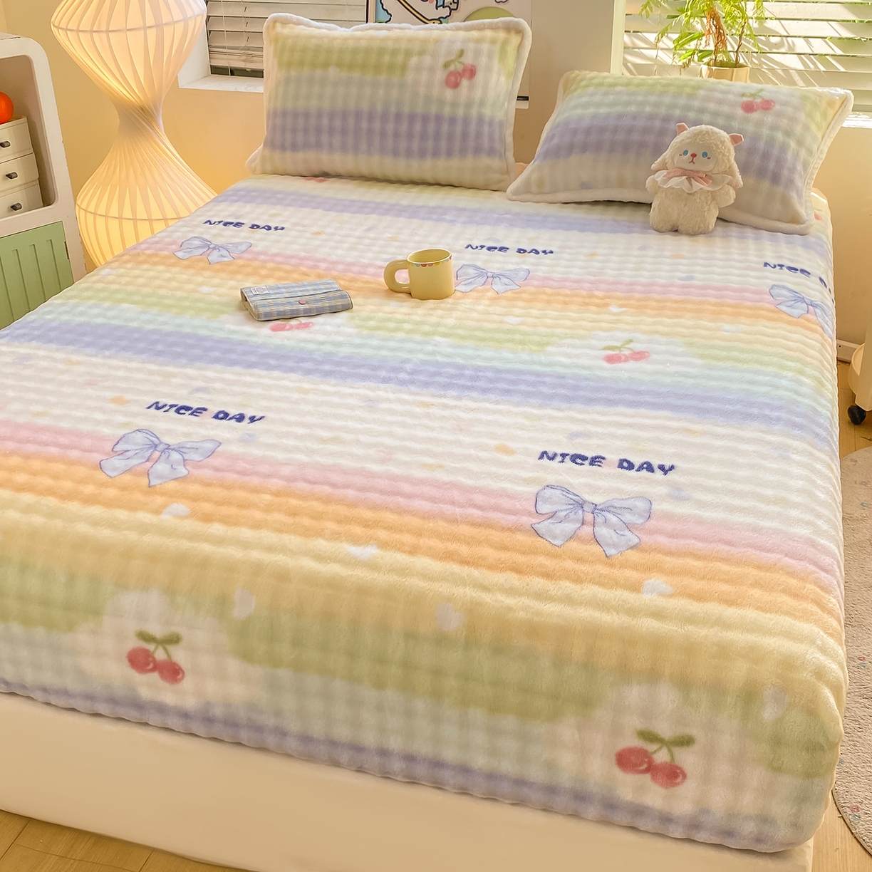 91家纺网 家纺一手货源 找家纺 眠势力 2025新款暖绒泡泡床笠单件冬季保暖床罩牛奶绒床垫保护套 樱桃彩虹【暖绒泡泡床笠】