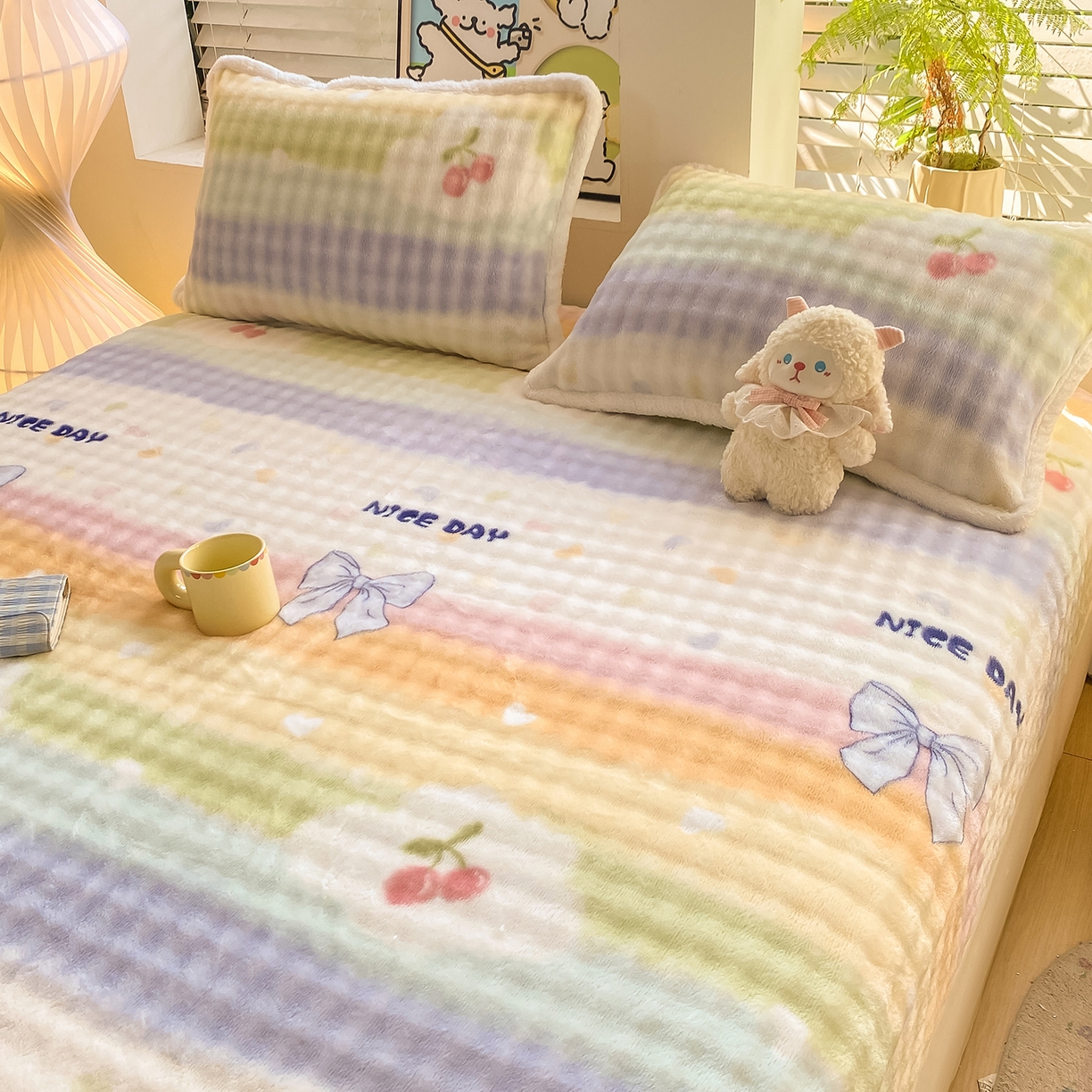 91家纺网 家纺一手货源 找家纺 眠势力 2025新款暖绒泡泡床笠单件冬季保暖床罩牛奶绒床垫保护套 樱桃彩虹【暖绒泡泡床笠】