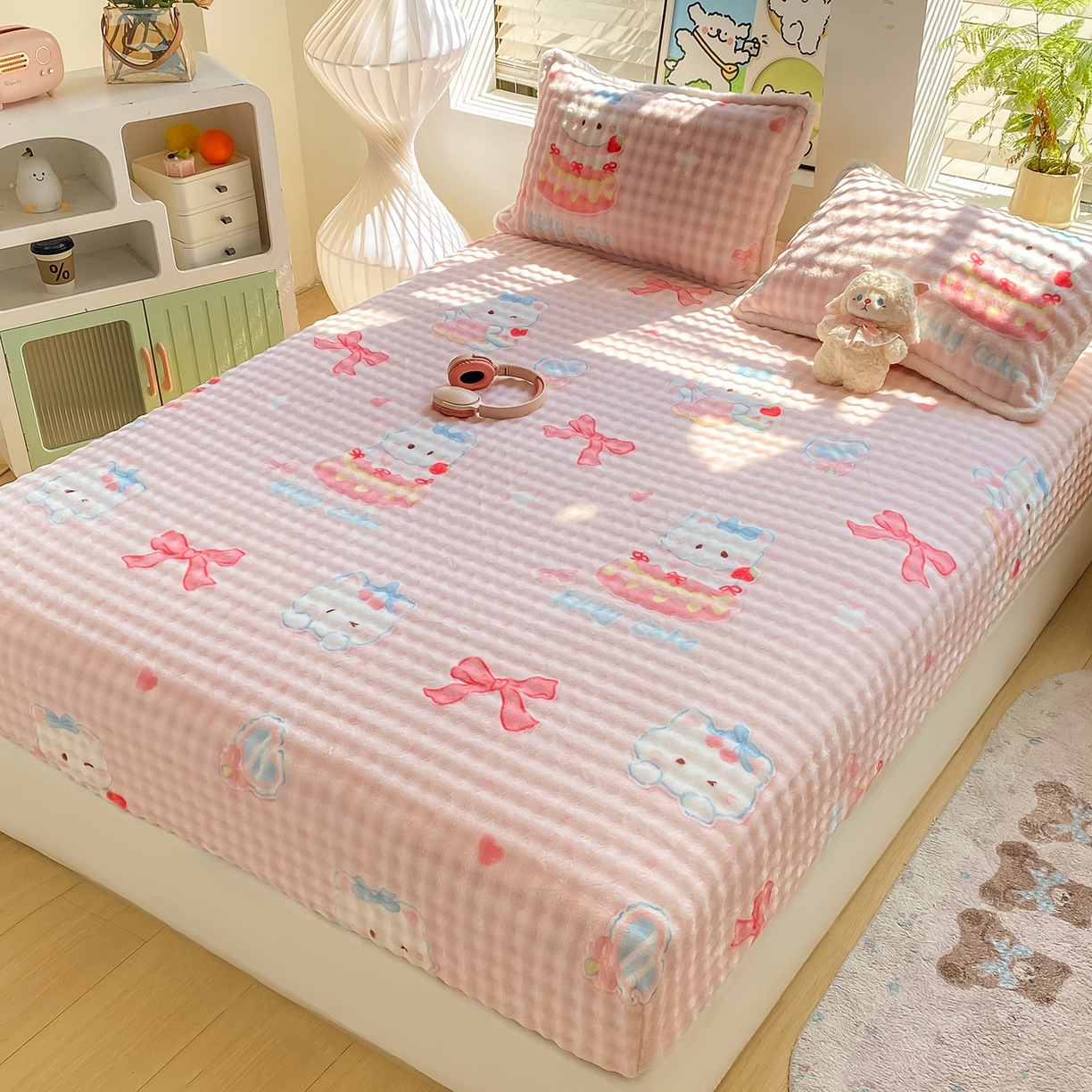 91家纺网 家纺一手货源 找家纺 眠势力 2025新款暖绒泡泡床笠单件冬季保暖床罩牛奶绒床垫保护套 樱桃猫咪【暖绒泡泡床笠】