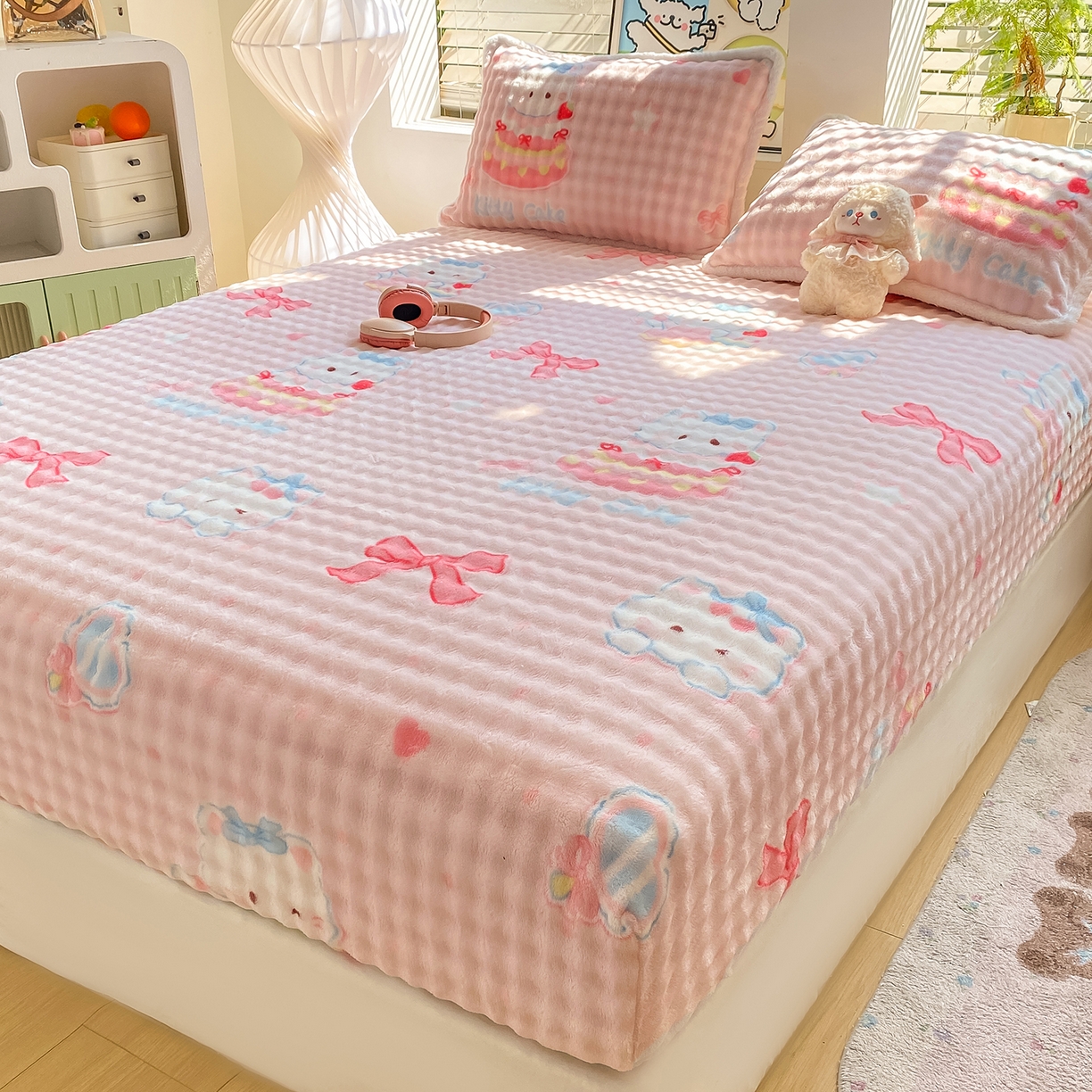 91家纺网 家纺一手货源 找家纺 眠势力 2025新款暖绒泡泡床笠单件冬季保暖床罩牛奶绒床垫保护套 樱桃猫咪【暖绒泡泡床笠】