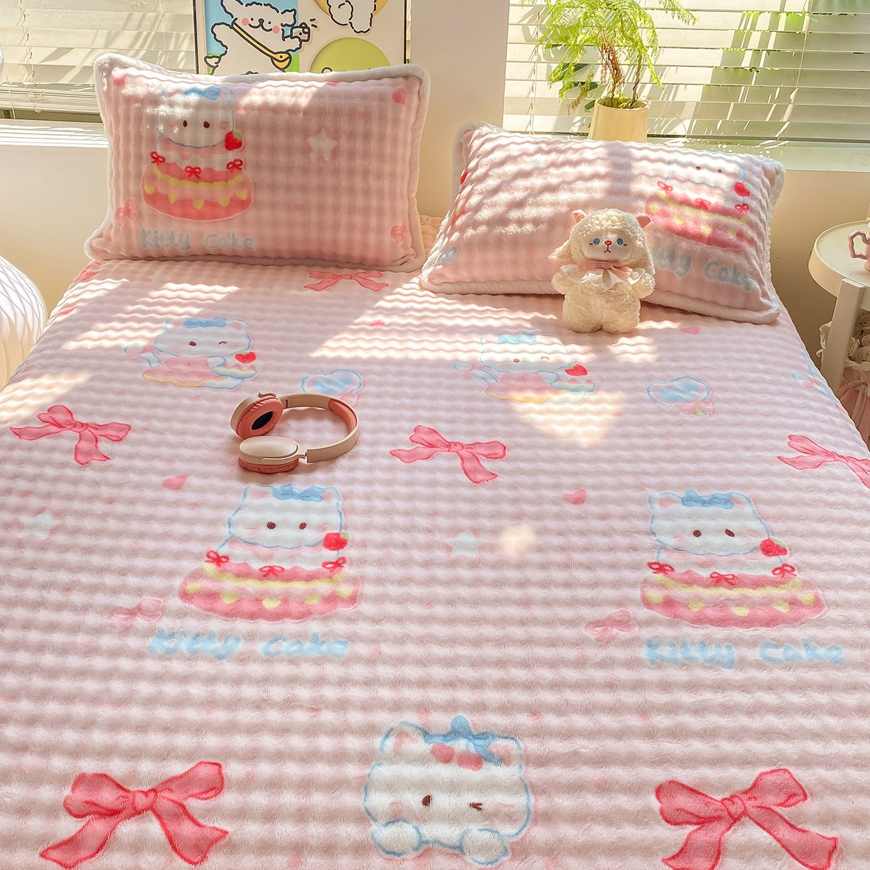 91家纺网 家纺一手货源 找家纺 眠势力 2025新款暖绒泡泡床笠单件冬季保暖床罩牛奶绒床垫保护套 樱桃猫咪【暖绒泡泡床笠】