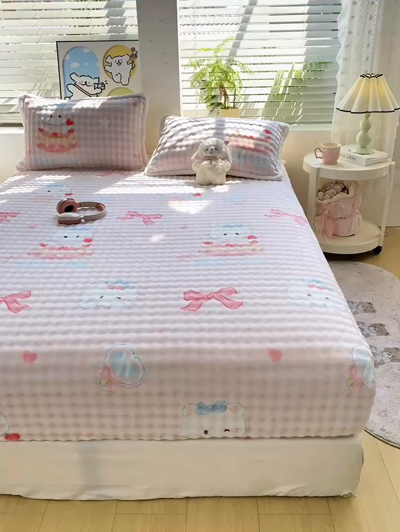 91家纺网 家纺一手货源 找家纺 眠势力 2025新款暖绒泡泡床笠单件冬季保暖床罩牛奶绒床垫保护套 樱桃猫咪【暖绒泡泡床笠】