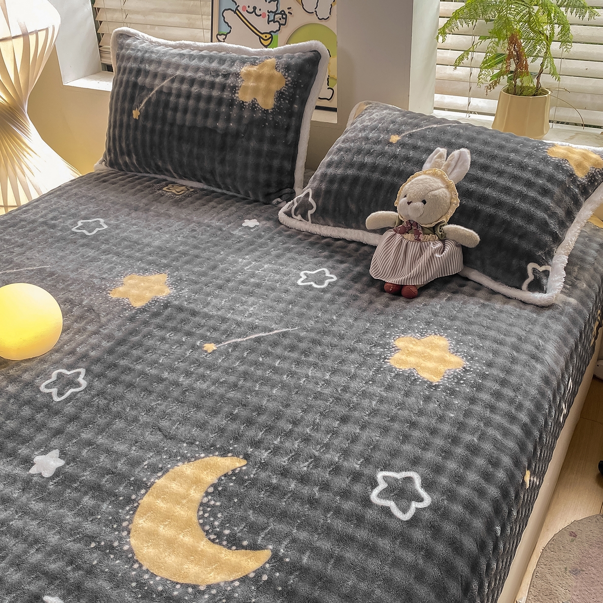 91家纺网 家纺一手货源 找家纺 眠势力 2025新款暖绒泡泡床笠单件冬季保暖床罩牛奶绒床垫保护套 月亮湾【暖绒泡泡床笠】