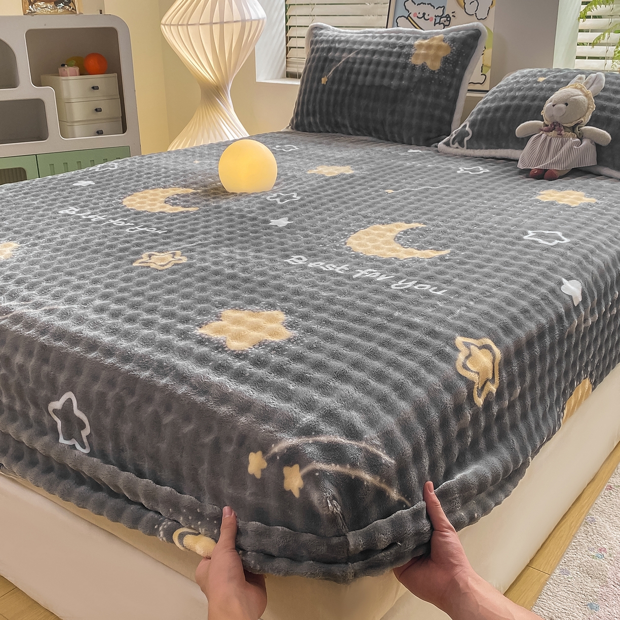 91家纺网 家纺一手货源 找家纺 眠势力 2025新款暖绒泡泡床笠单件冬季保暖床罩牛奶绒床垫保护套 月亮湾【暖绒泡泡床笠】