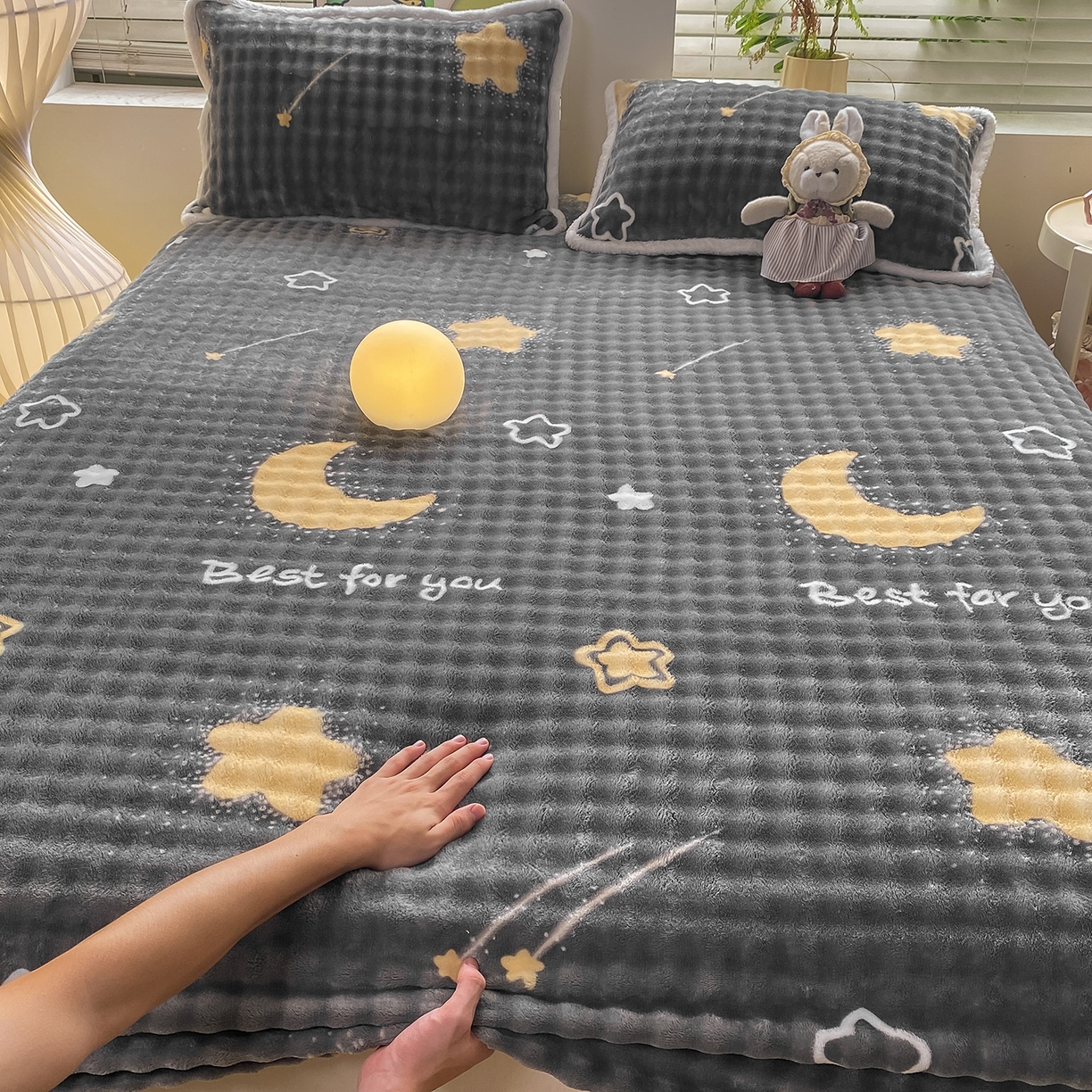 91家纺网 家纺一手货源 找家纺 眠势力 2025新款暖绒泡泡床笠单件冬季保暖床罩牛奶绒床垫保护套 月亮湾【暖绒泡泡床笠】